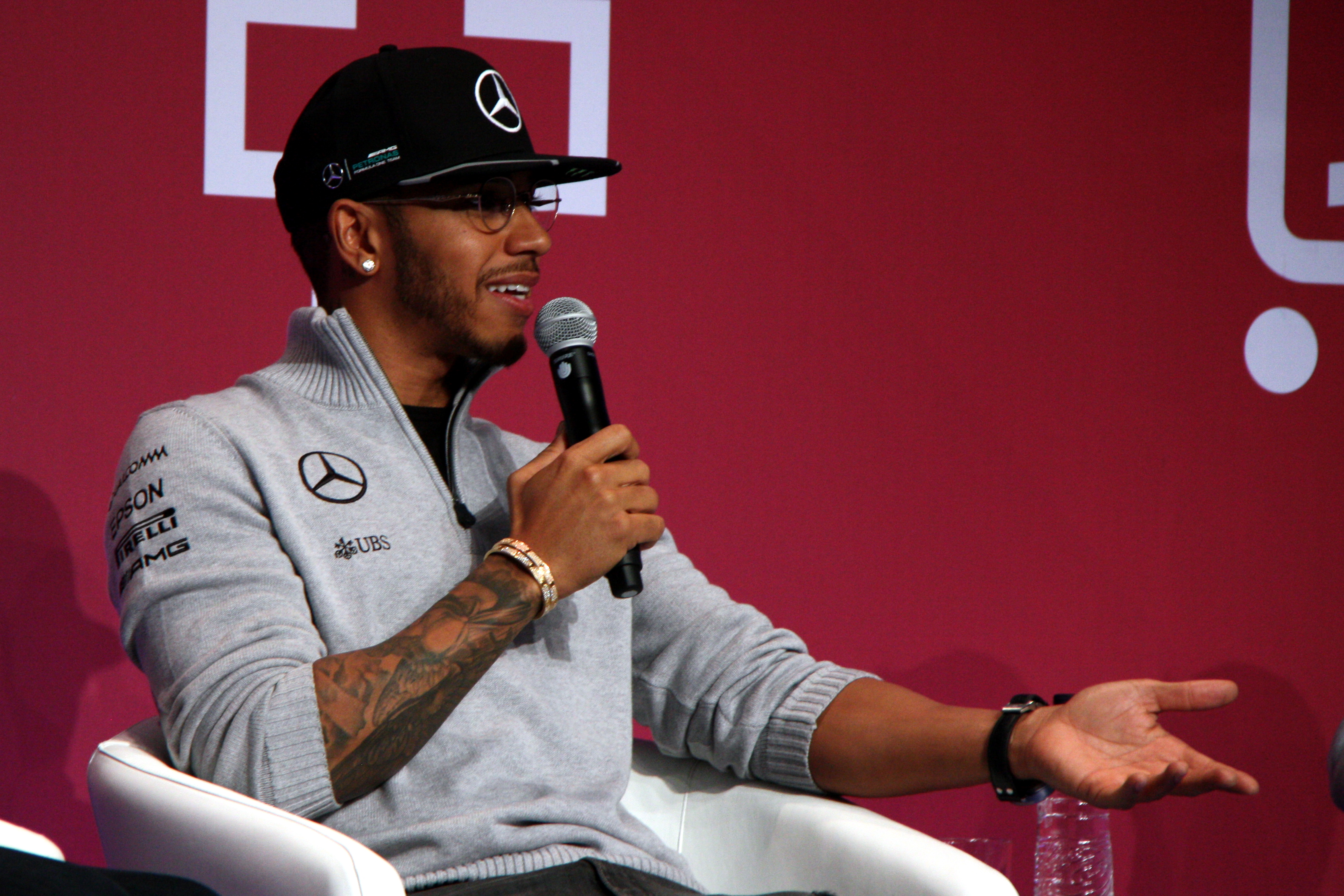 F1 driver Lewis Hamilton during his speech at 2016 Mobile World Congress (by ACN)