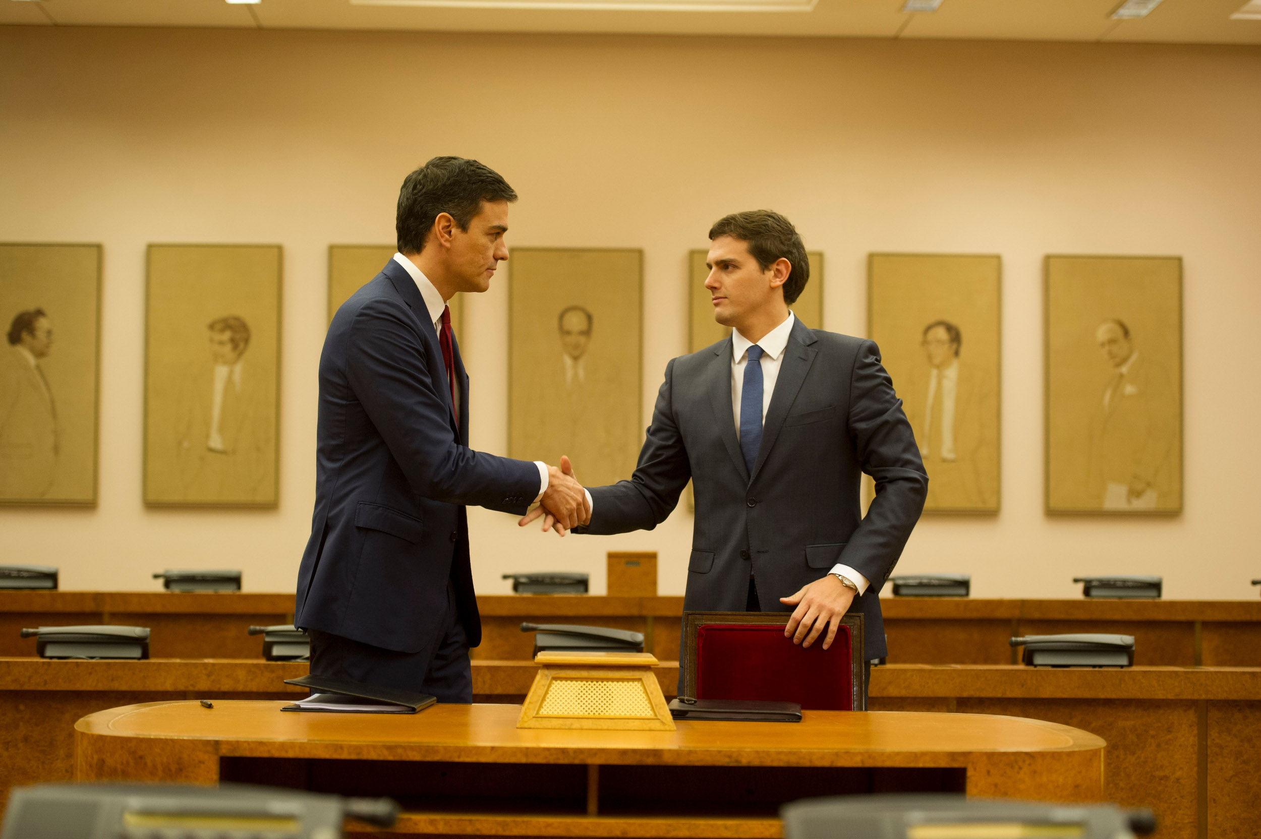 PSOE's leader, Pedro Sánchez and anti-Catalan nationalism 'Ciutadans' leader, Albert Rivera, reached an agreement to form government (by ACN)