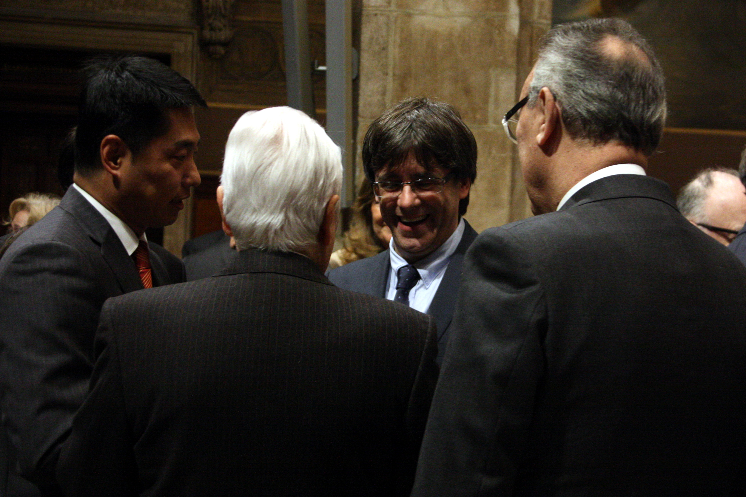 Catalan President, Carles Puigdemont, received the consuls based in Barcelona (by ACN)