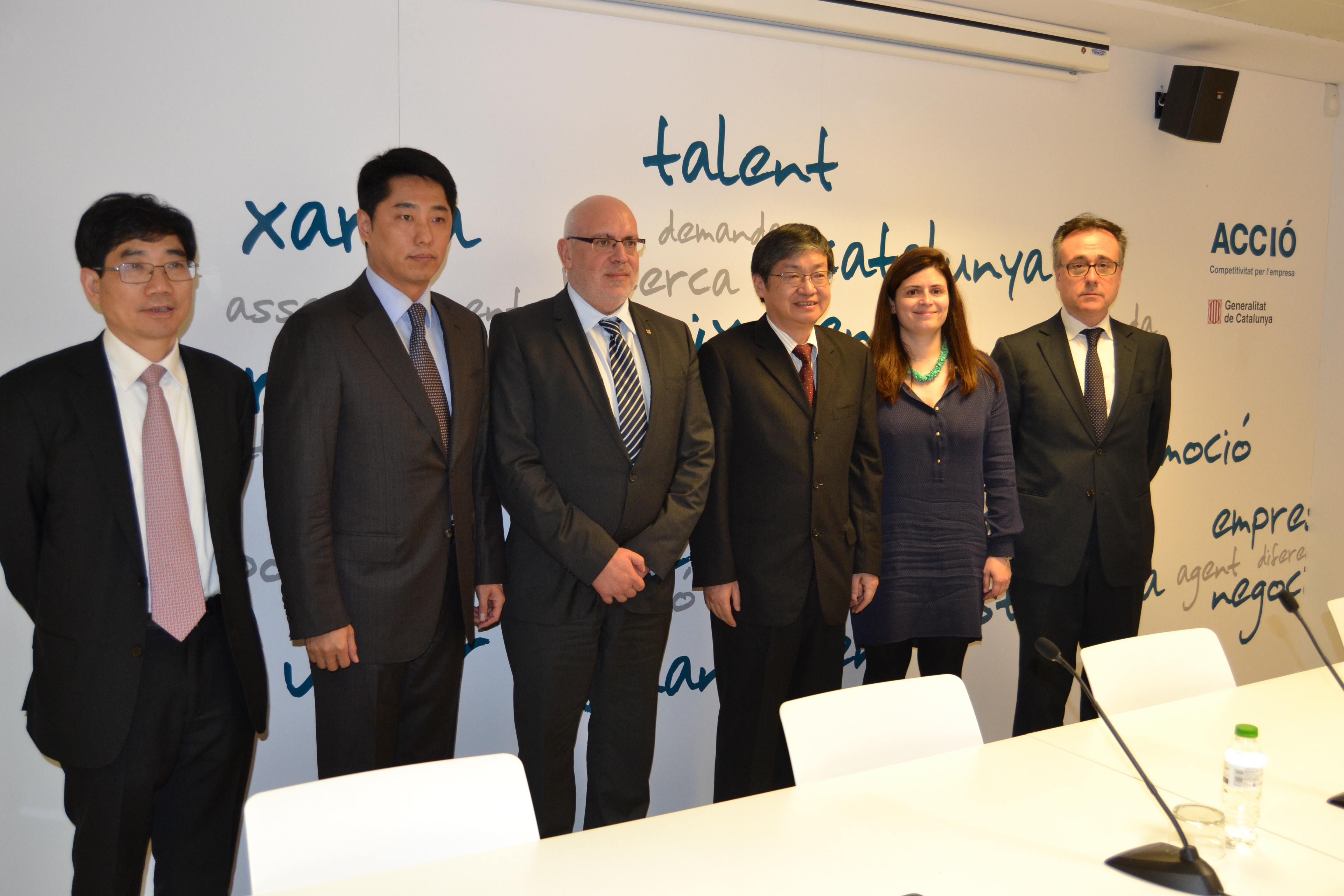 Catalan Minister for Business and Knowledge, Jordi Baiget joined by ACCIÓ – Catalonia Trade & Investment, the Secretary for Universities and Research and the Chinese consortium (by Catalan Government) 