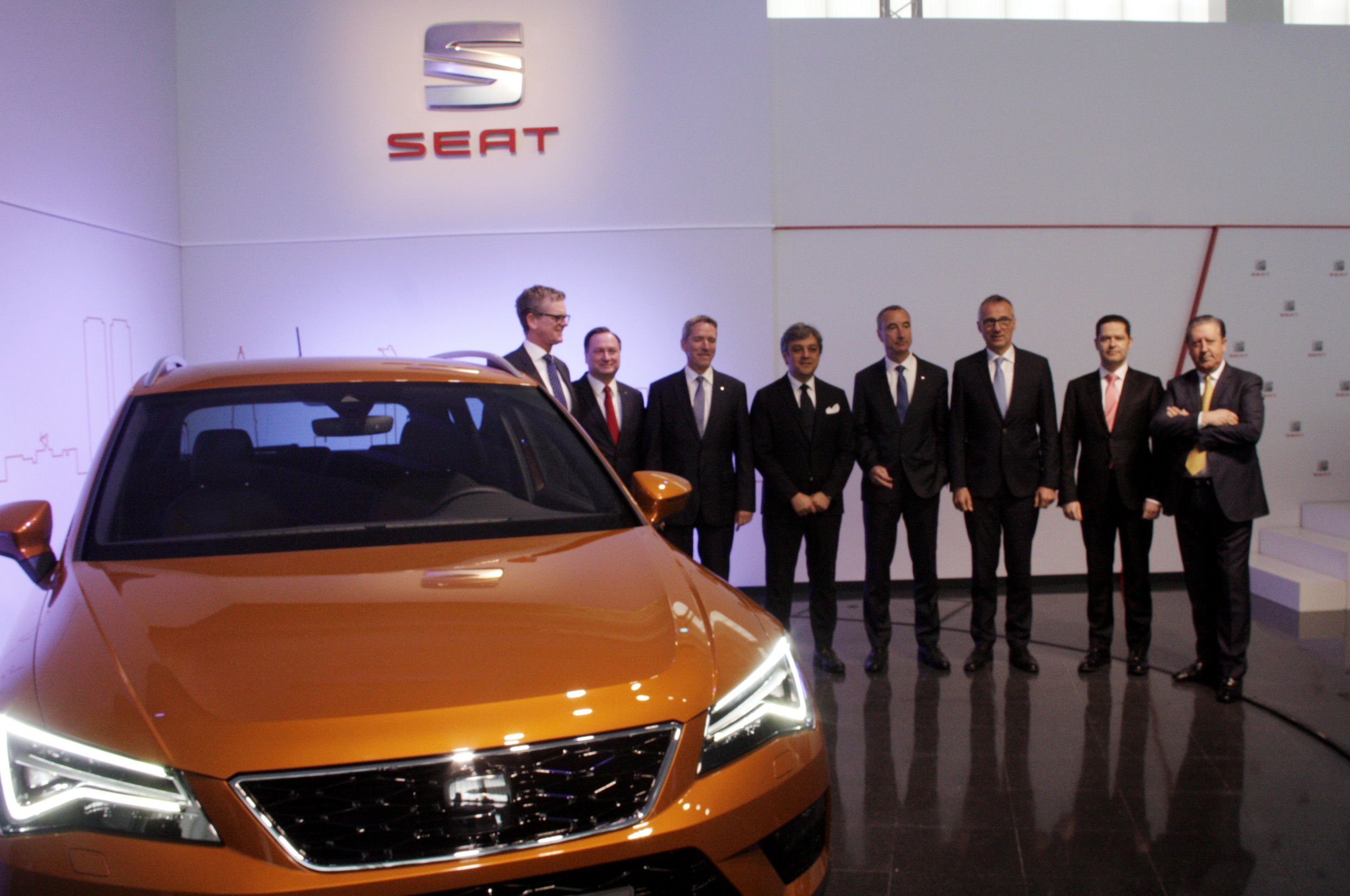 SEAT's board of directors and the SEAT Altea, this Wednesday at Marotell's plant (by ACN)
