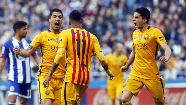 Suárez celebrates one of his four goals with Neymar Jr and Bartra, who both also get on the scoresheet (by FCB)