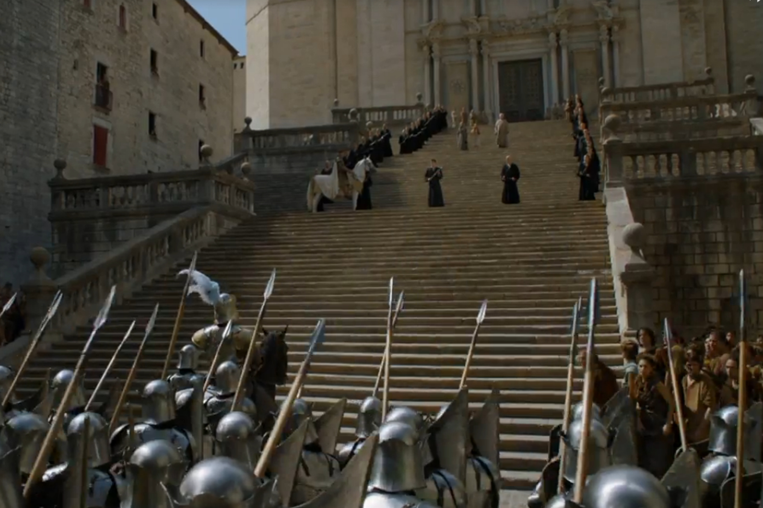 Screenshot of 'Game of Thrones' Season 6 where the stairway of Girona's cathedral is perfectly recognizable (by ACN)