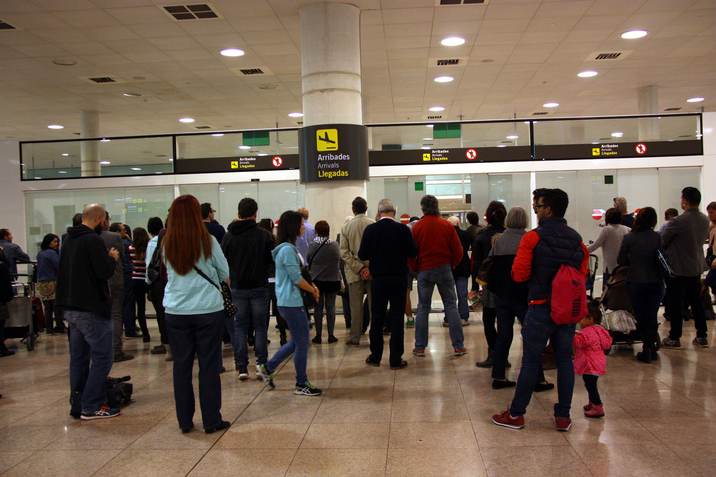 Passengers at Barcelona El Prat airport (by ACN)