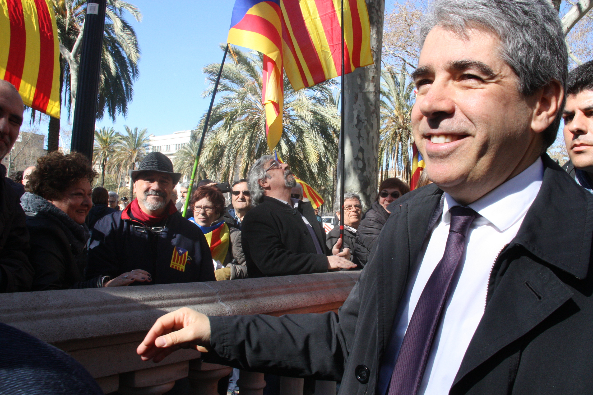 People supporting former Catalan Ministry for Presidency, Francesc Homs, when he voluntarily testified to Catalonia’s Supreme Court (TSJC) in March (by ACN) 