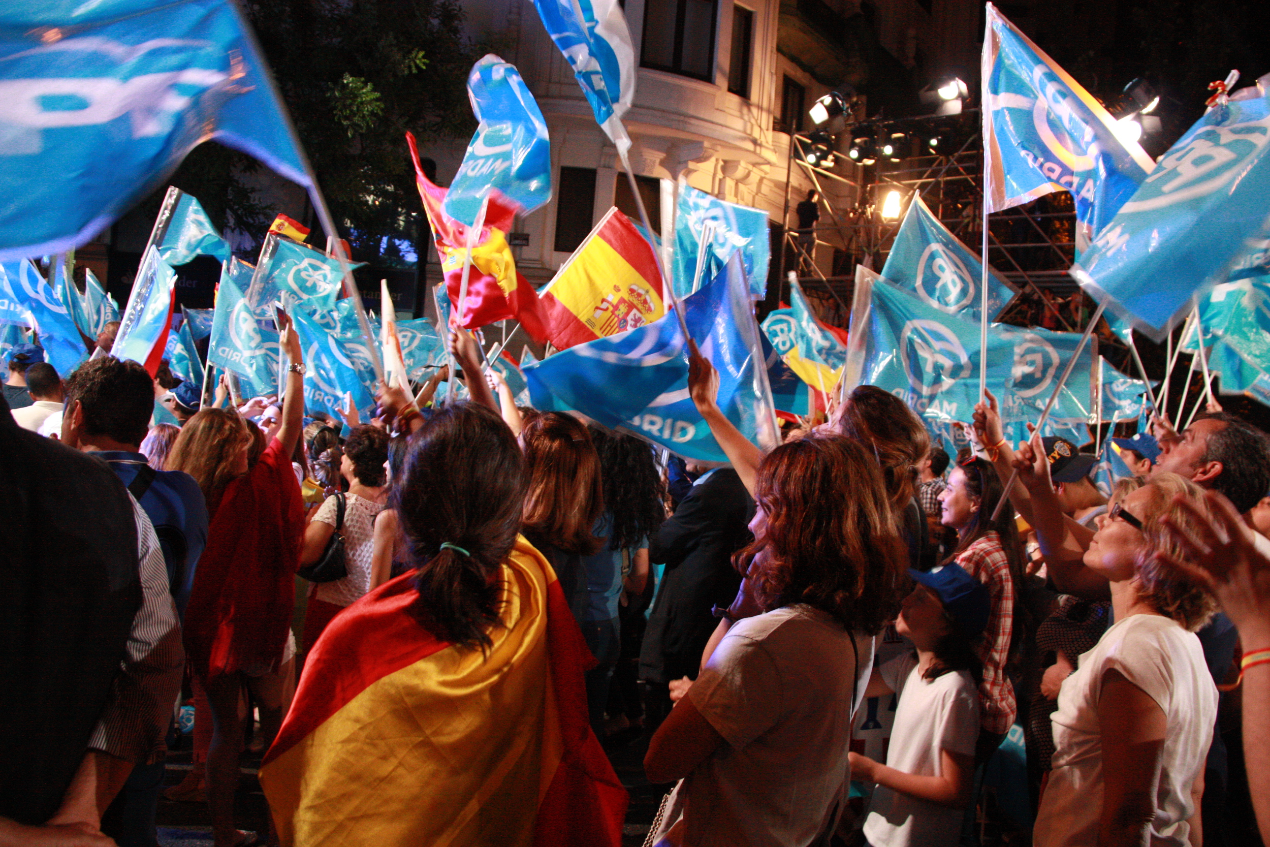 Conservative People's Party (PP) supporters celebrating their victory in the 2016 Spanish Elections at the party headquarters, in Madrid (by ACN)
