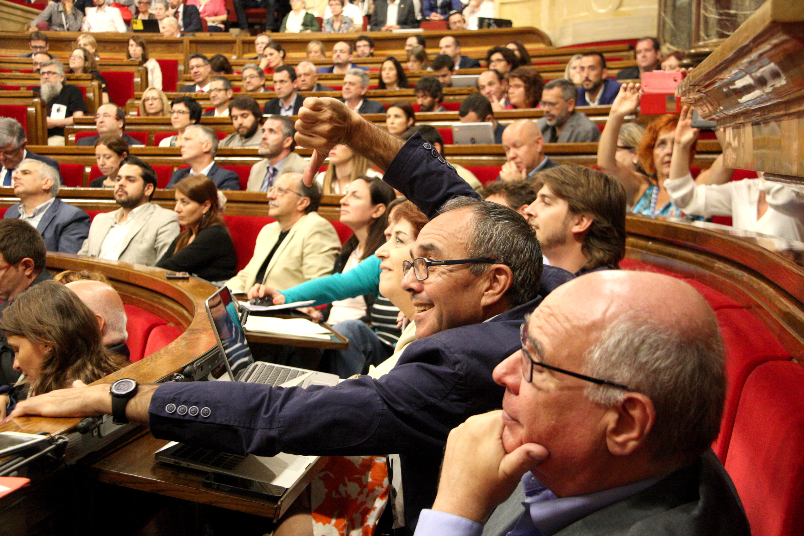 MPs voting in the Parliament's session (by ACN)