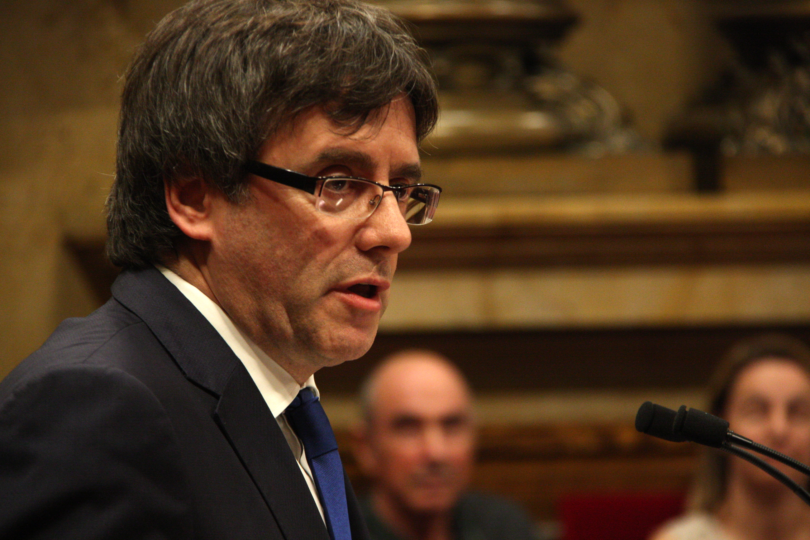 Close-up of the Catalan President, Carles Puigdemont, addressing the Parliament (by ACN)