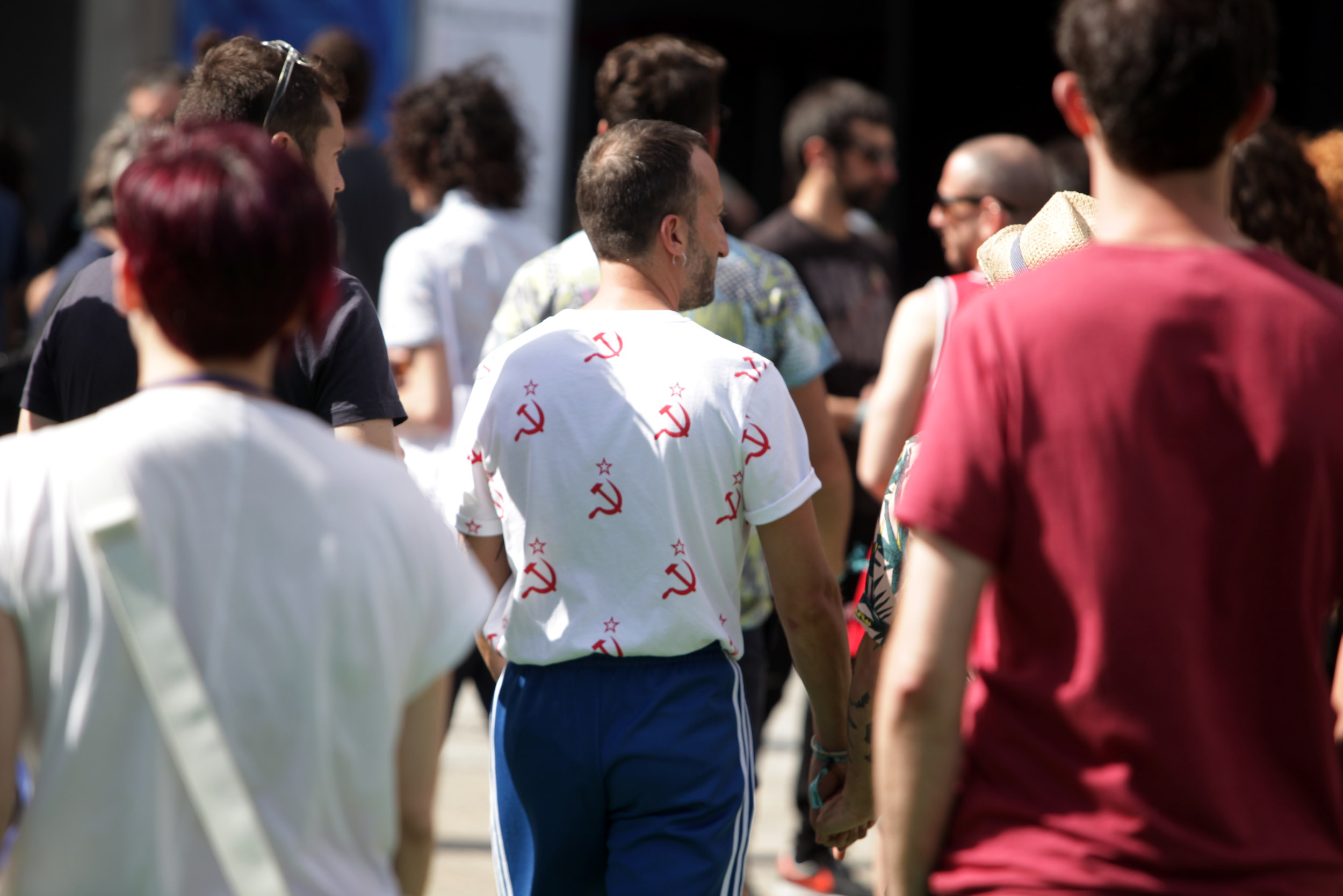 People heading to one of Sónar 2016 venues, at Barcelona Fira de Montjuic (by ACN)