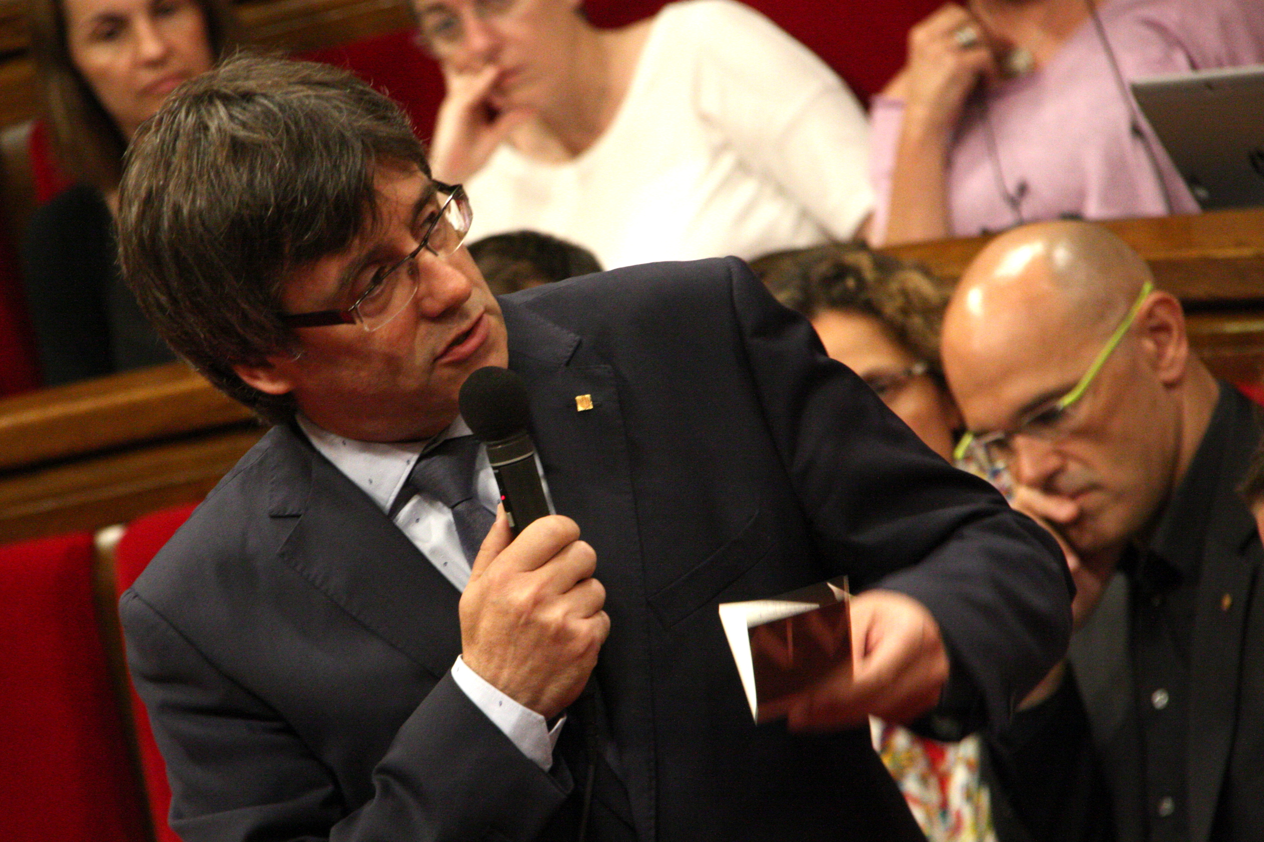 Catalan President, Carles Puigdemont, answering questions at this Wednesday's session in the Parliament (by ACN)