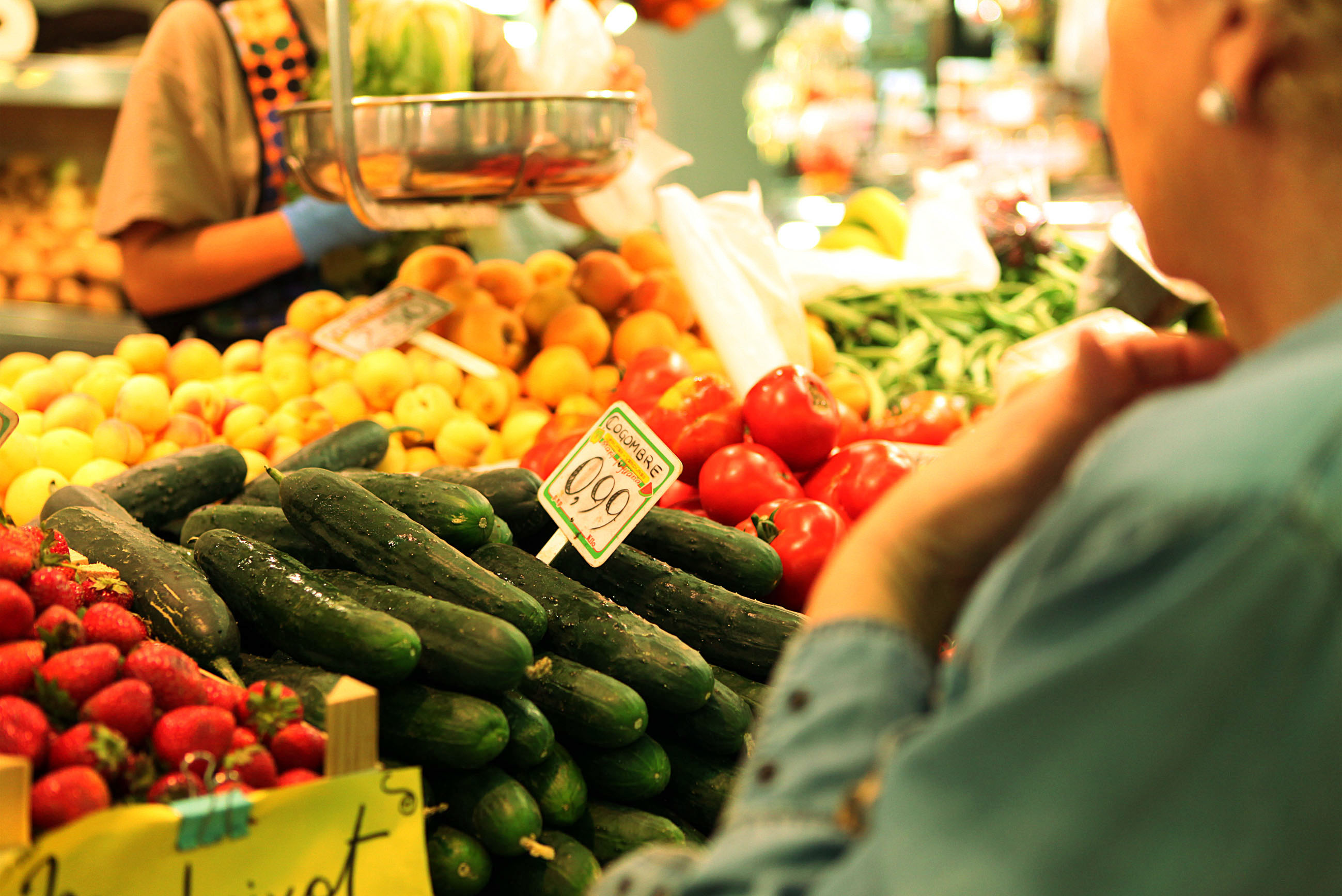 Stall full of vegetables at one of Barcelona's markets (by ACN)