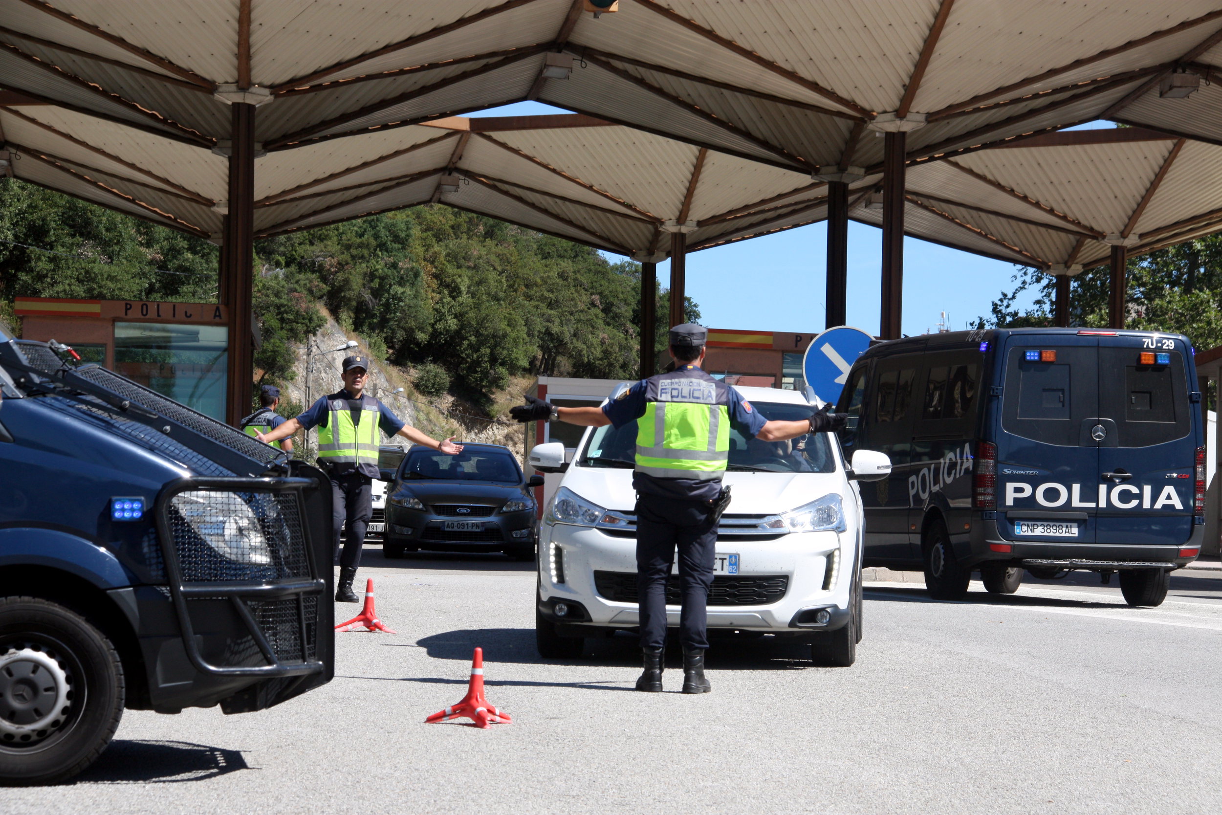 Police controls at Pertús, close to Catalonia's French border (by ACN) 