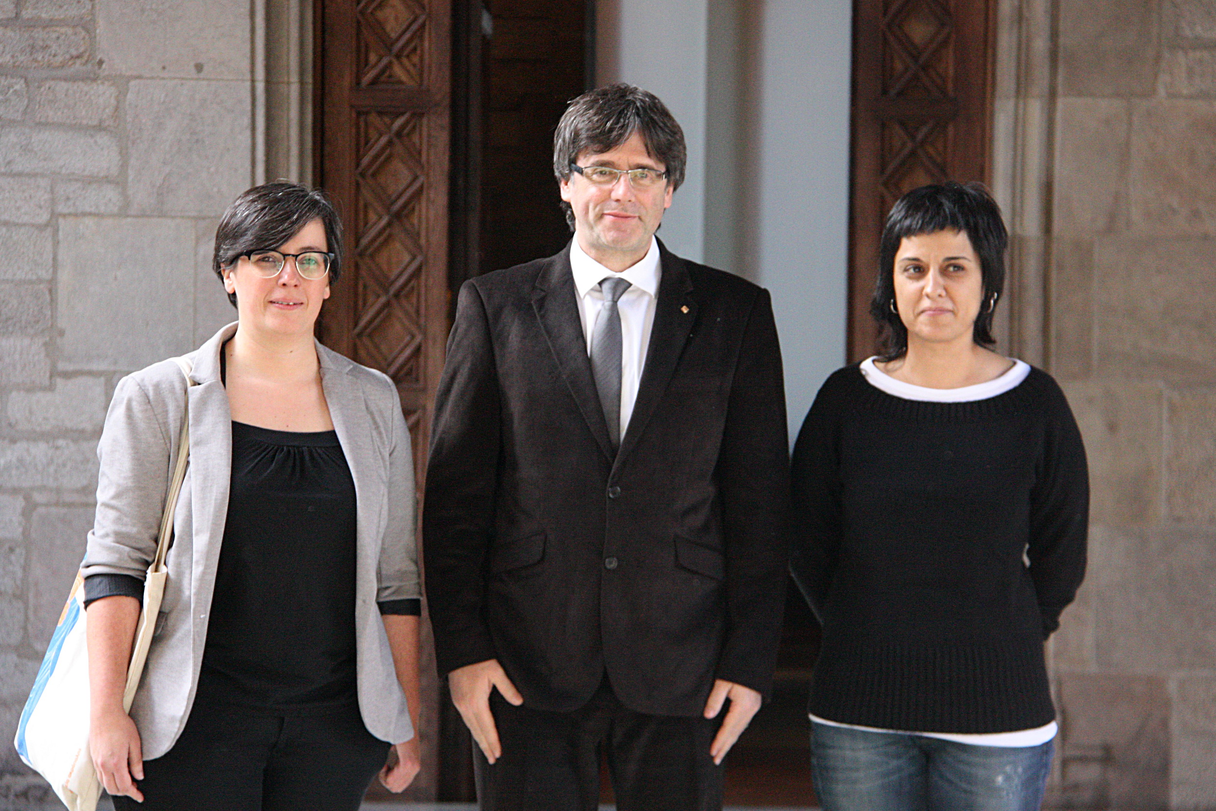 Catalan President, Carles Puigdemont, joined by CUP MPs Anna Gabriel and Mireia Boya, on a picture taken last February (by ACN)