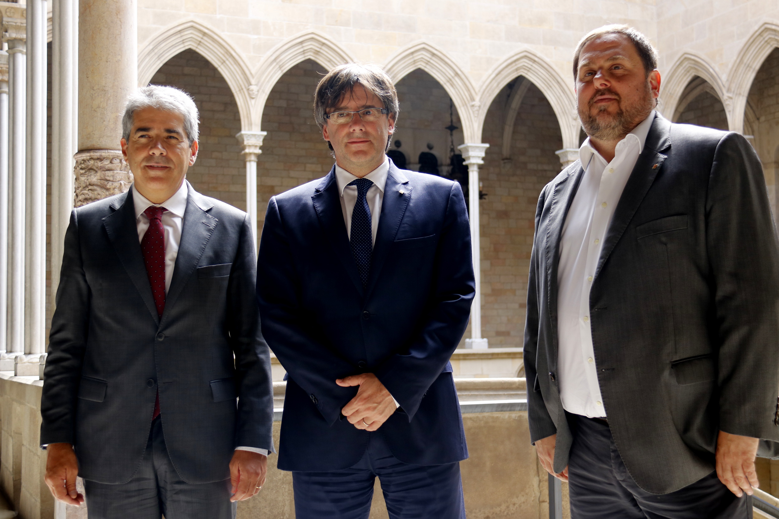 Catalan President, Carles Puigdemont and Catalan Vice President Oriol Junqueras, met with Former Catalan Minister for Presidency, Francesc Homs, ahead of his statement before Madrid's Supreme Court (by ACN)