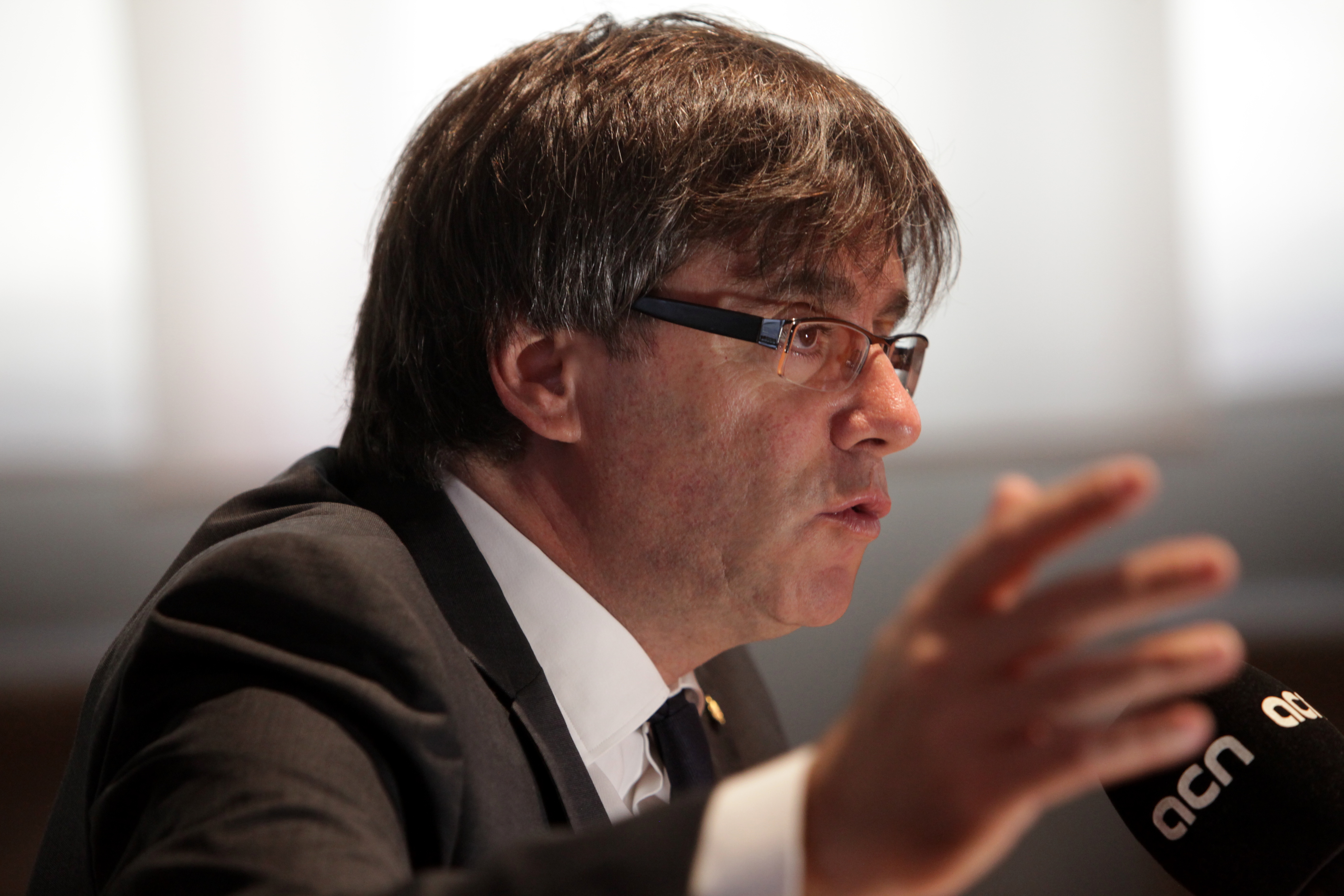 The Catalan President, Carles Puigdemont, during the interview with the CNA (by V.Gumà)