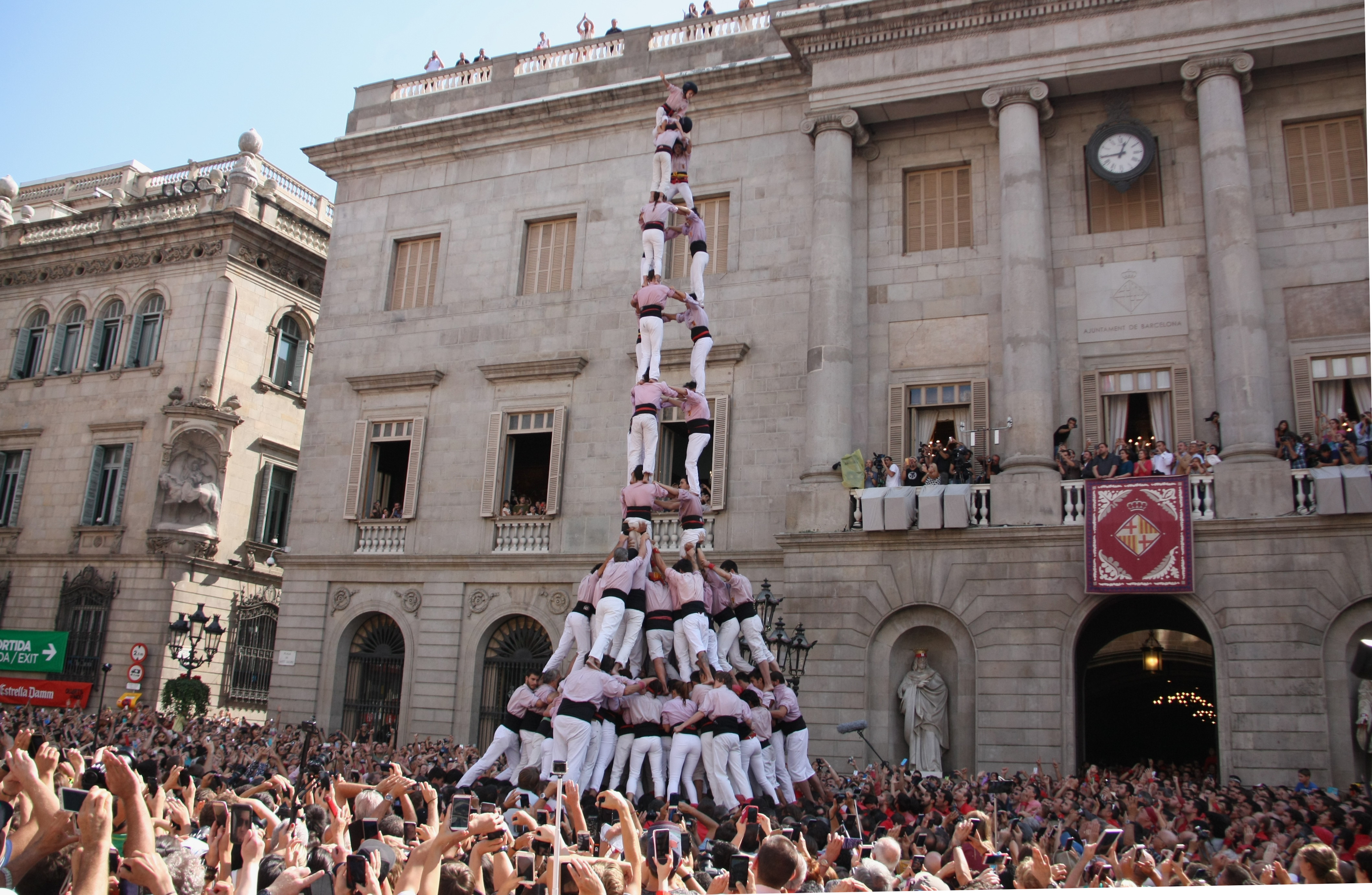 ‘Els Minyons de Terrassa’ achieved the first human tower of 10 levels with three people on each ever seen in the city (by J.Pérez)