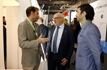 The Catalan Minister for Business and Knowledge, Jordi Baiget, and the Secretary for Governance of Information and Communications Technology, Jordi Puigneró, visiting the IoTSWC (by ACN)