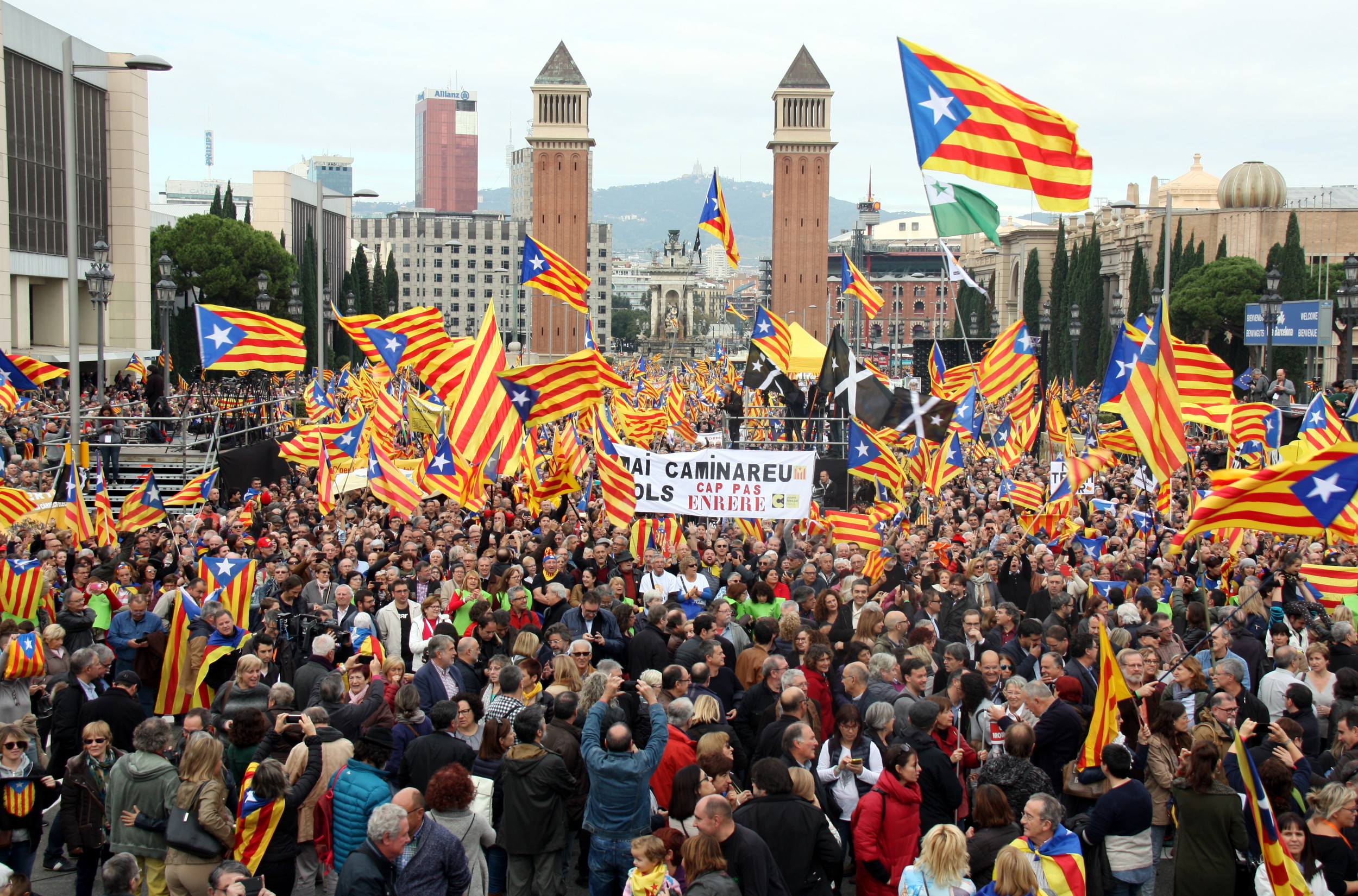 Thousands of people rallied toghether this Sunday in Barcelona to protest against the judicialisation of politics (by ACN)