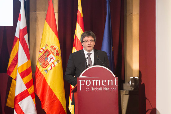 Catalan President Carles Puigdemont during a speech in the auditorium of 'Foment del Treball' the 17th of November 2016 (by ACN)