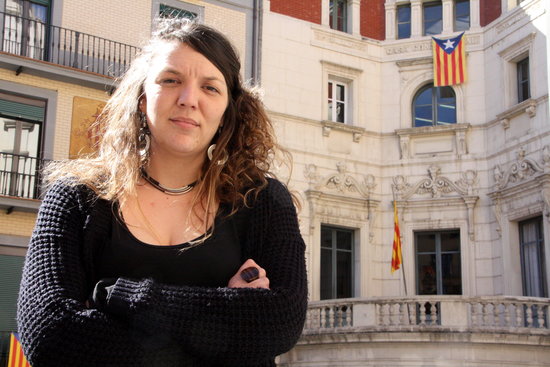 Berga's Mayor, Montse Venturós, in front of the facade of the City Hall (by ACN)