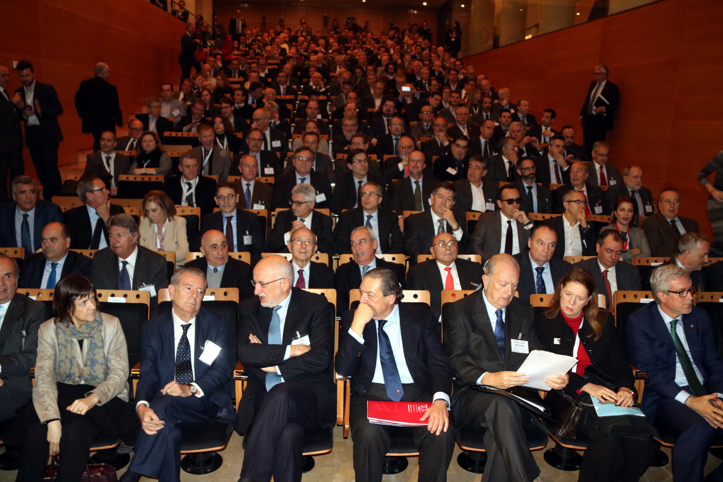 Around 300 businessmen from Catalonia and Valencia gathered together to defend the Mediterranean corridor (by ACN)
