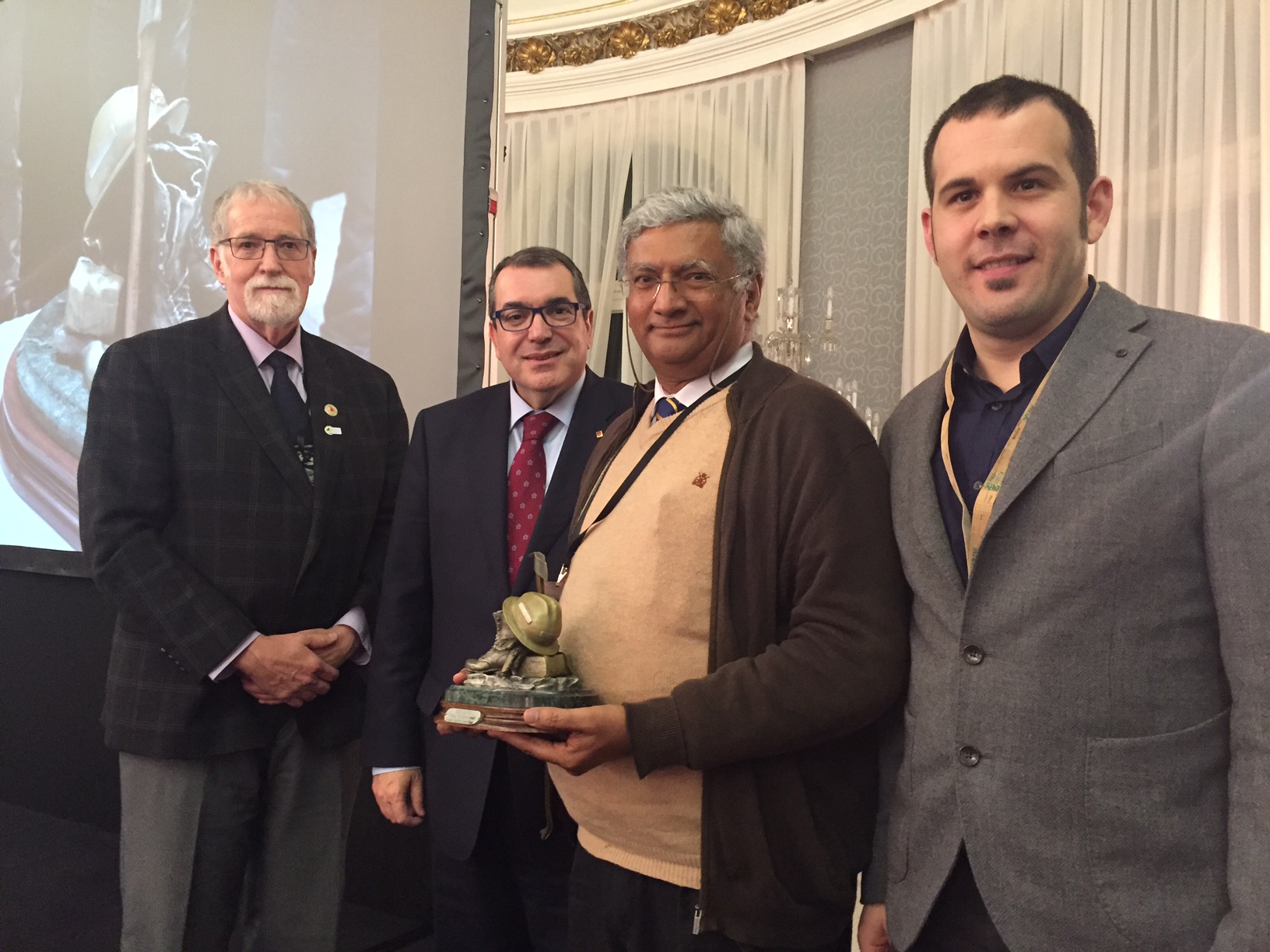 Coimbra's University Professor, Domingo Xavier Viegas, was granted the Wildland Fire Safety Award, given by the  International Association of Wildland Fire (IAWF) from the USA (by ACN)
