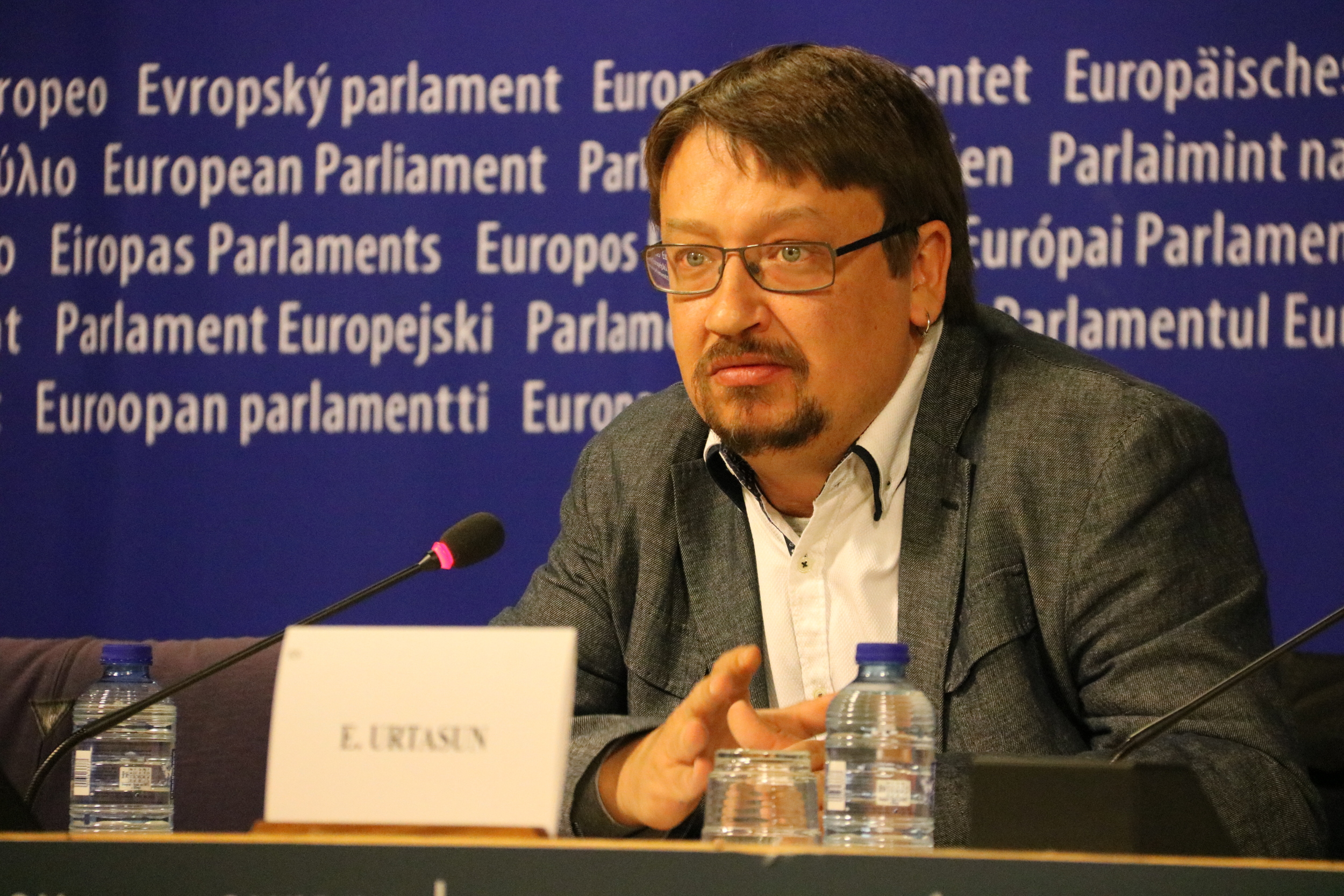 'En Comú Podem' leader, Xavier Domènech, during his press conference at the European Parliament (by ACN)