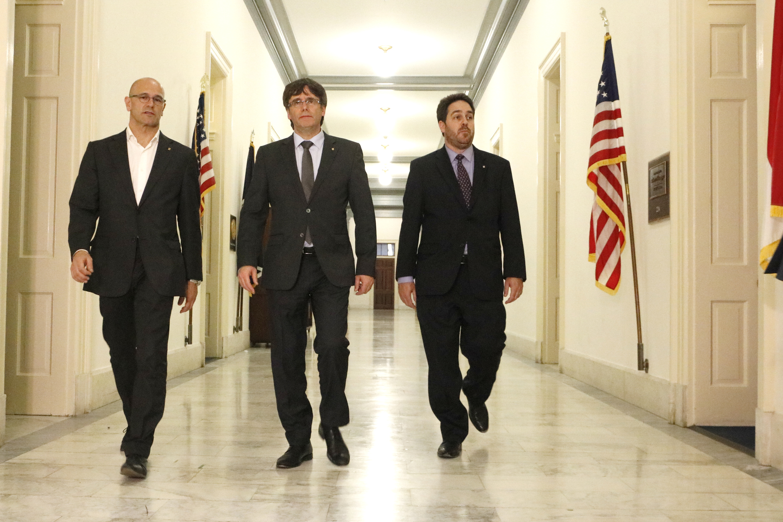Catalan President, Carles Puigdemont, together with Catalan Minister for Foreign Affairs, Raül Romeva and and the Delegate of the Catalan Government to the United States, Andrew Davis, at the US Congress in Washington DC (by ACN) 