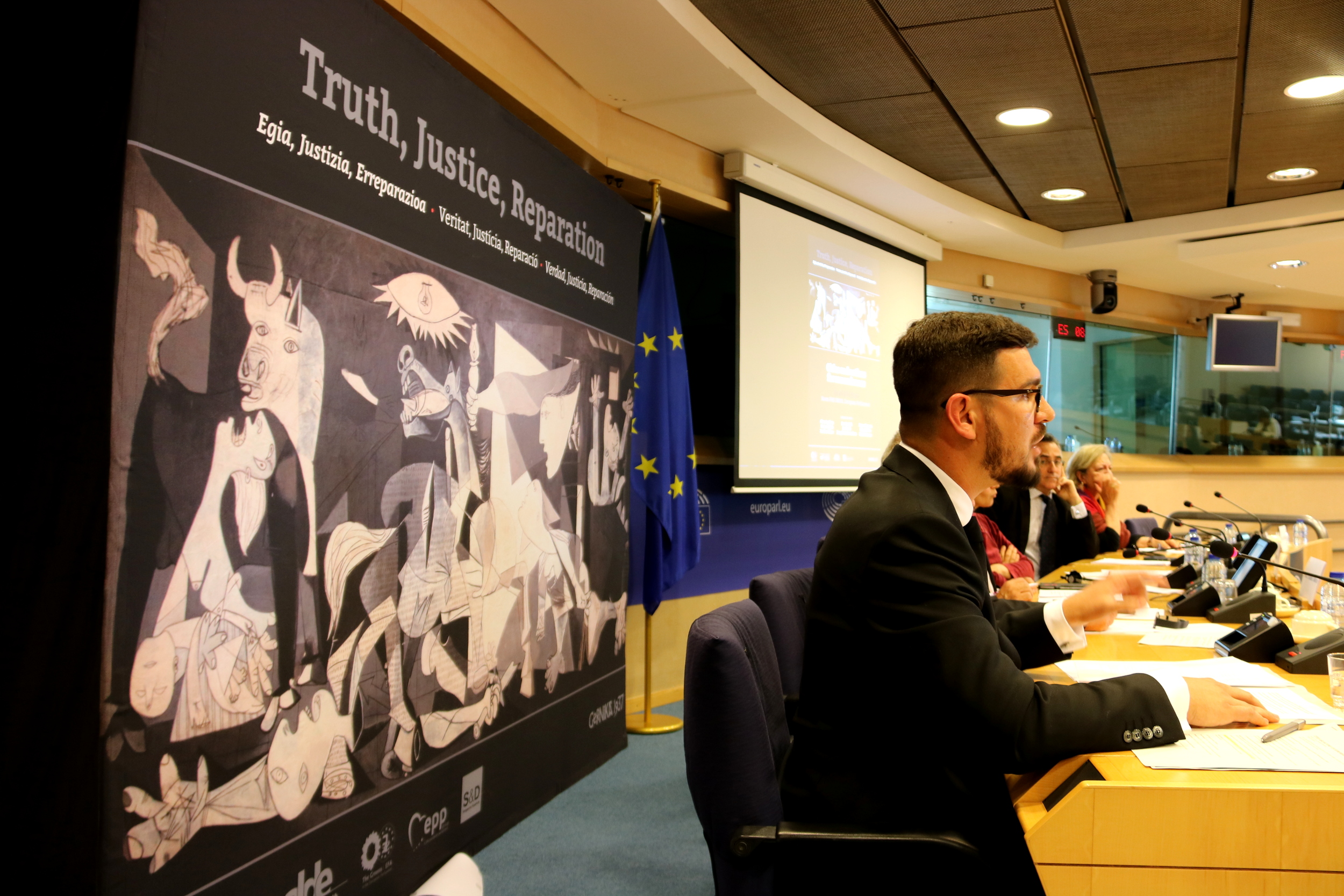 Roger Heredia, from the DNA Bank, during his speech in the European Parliament (by Laura Pous)