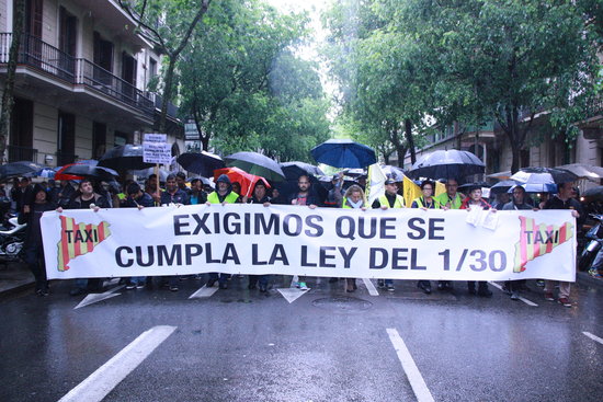 Taxi drivers demonstrated in Barcelona on Wednesday (by Josep Molina)