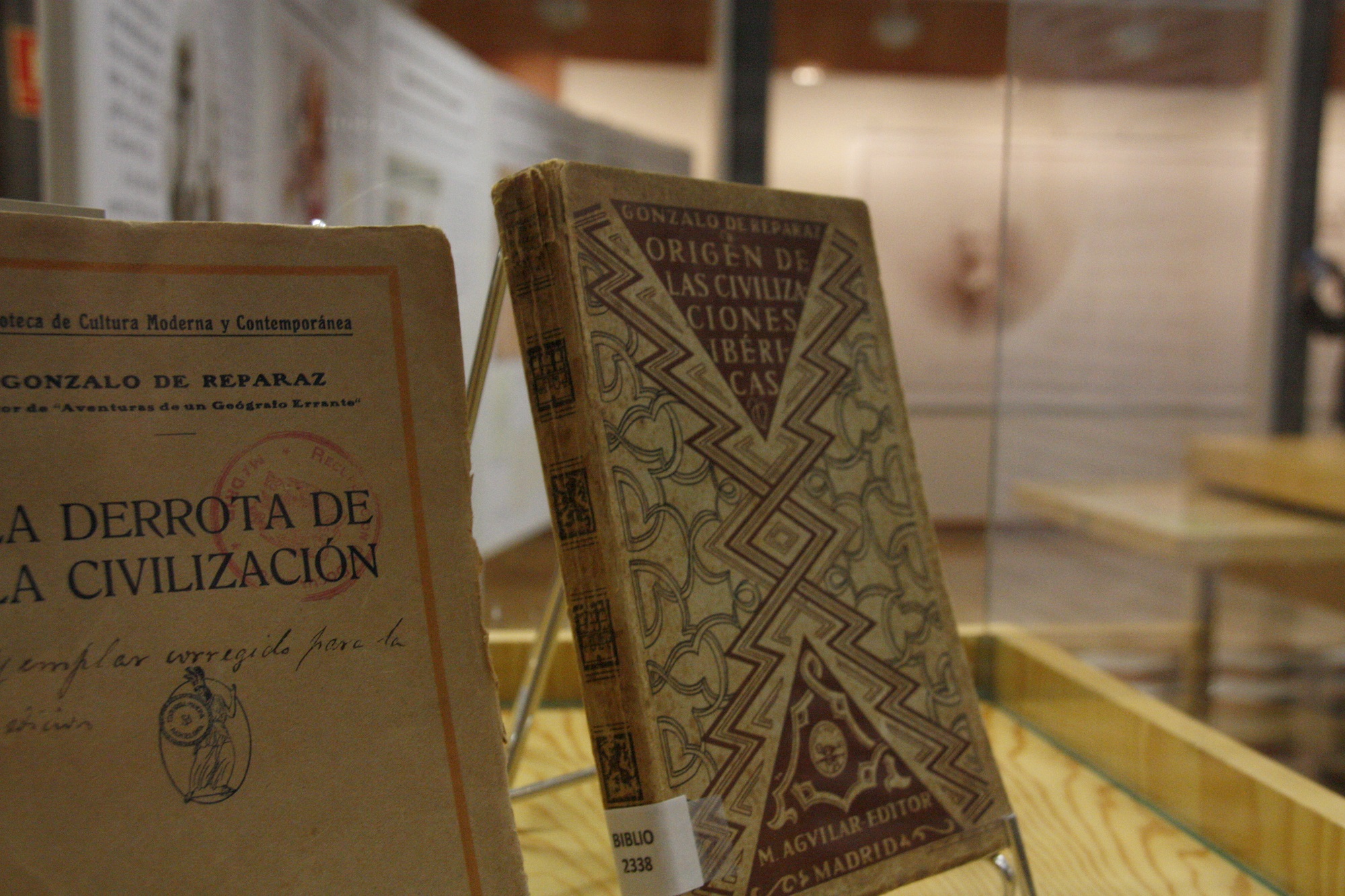 One of the books written by Gonzalo de Reparaz, now at the Catalan Institute of Cartography and Geology (by ACN)