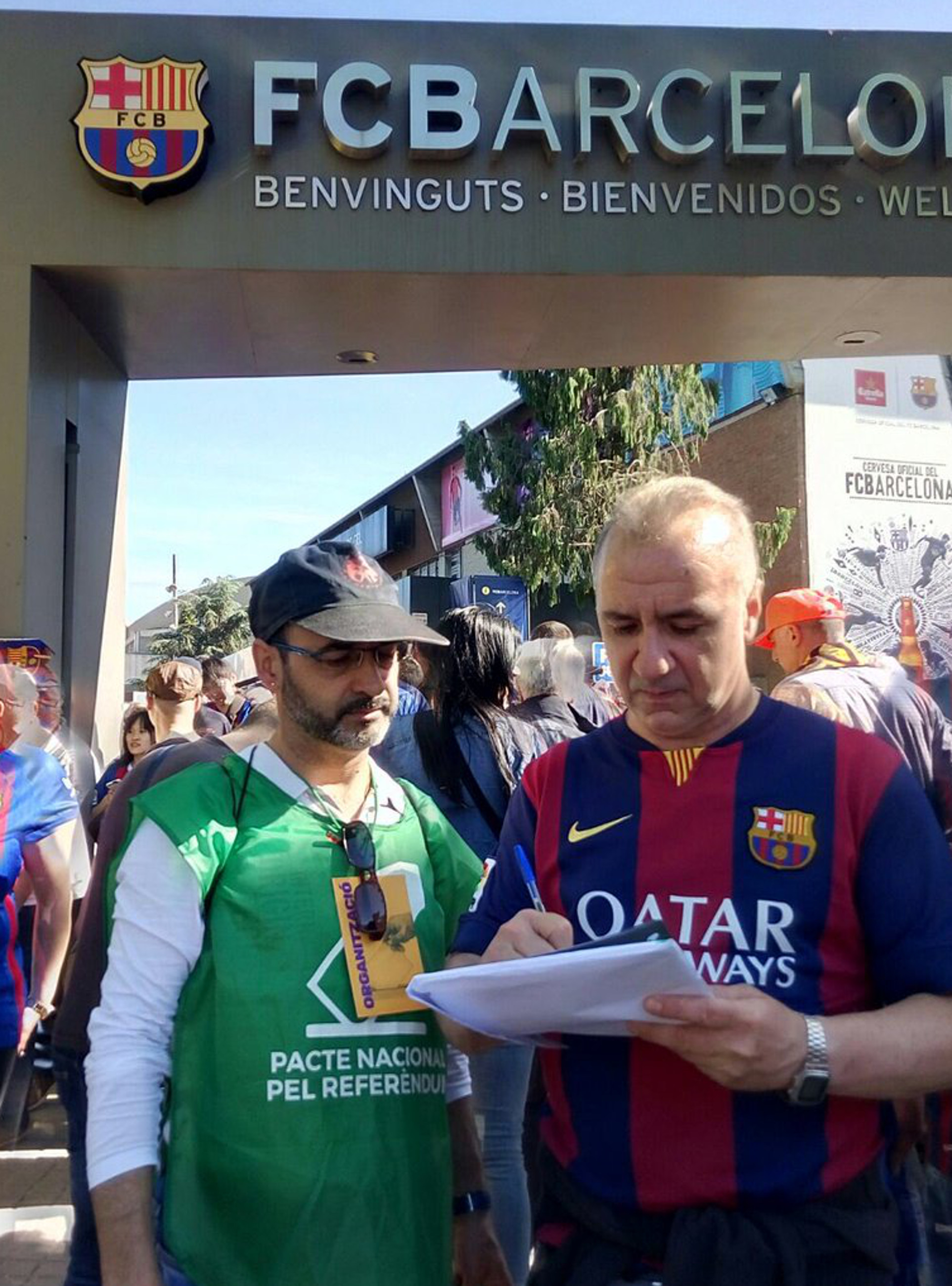 A Barça fan signs for the National Pact for the Referendum (PNR) outside Camp Nou (by Pacte Nacional pel Referèndum).