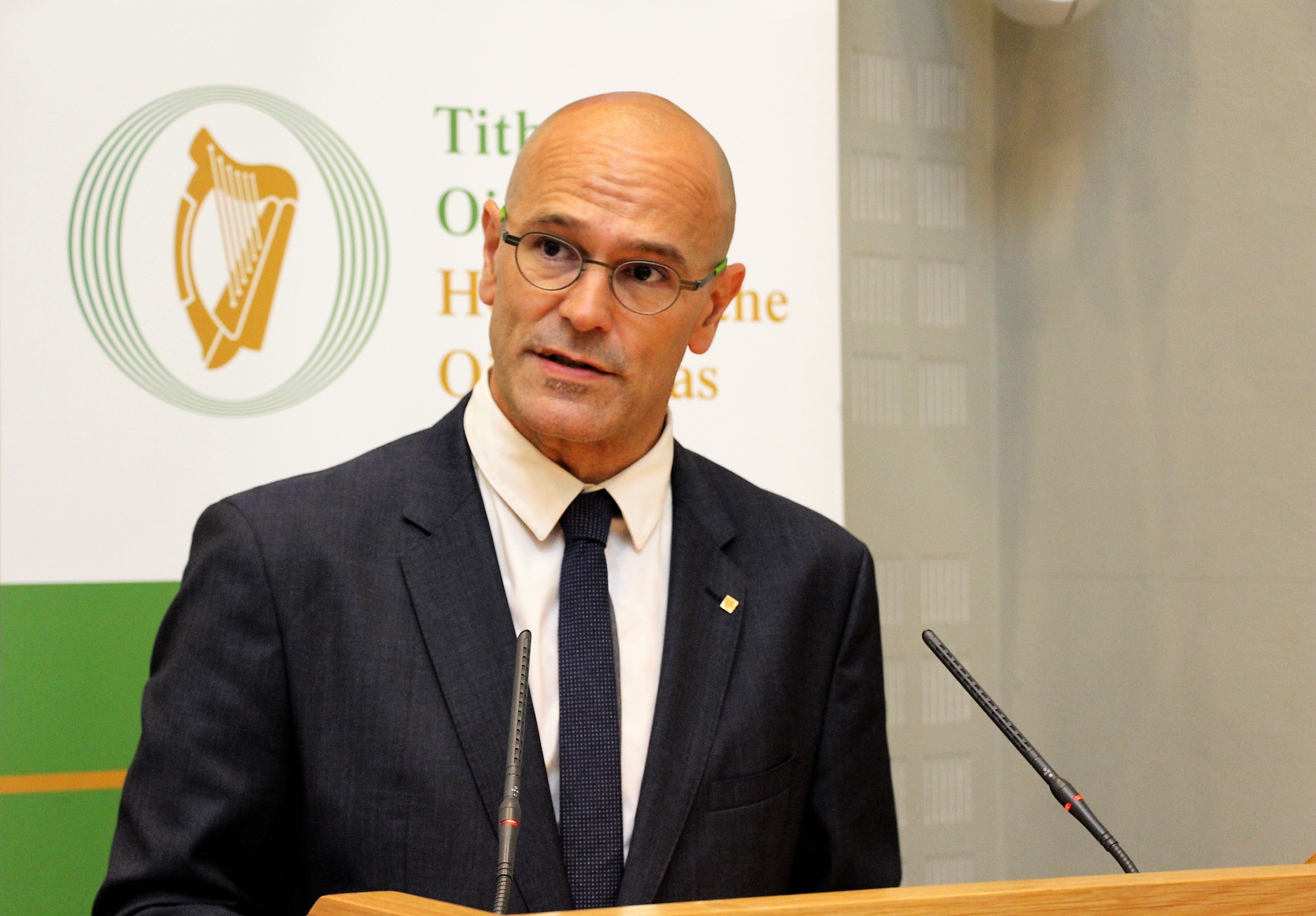 Catalan Minister for Foreign Affairs, Raül Romeva, addressing MPs and senators from the main political parties in the Irish Parliament (by ACN)
