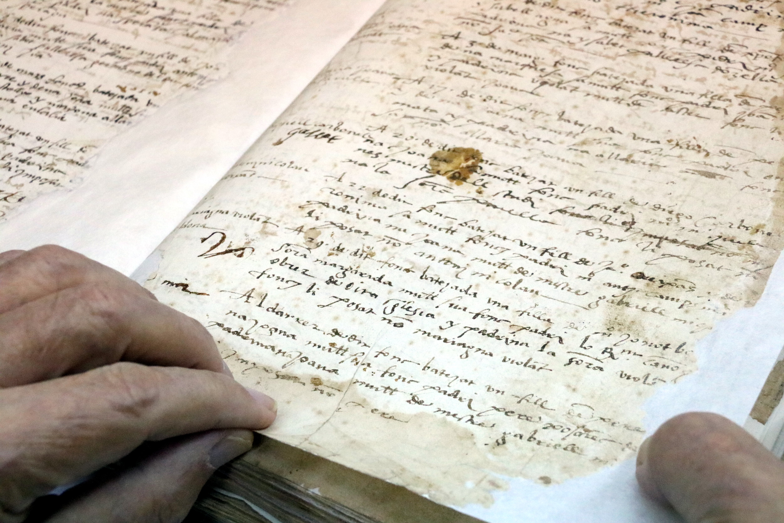 Close-up of Solsona's baptismal book, which ates back to 1565 (by ACN)