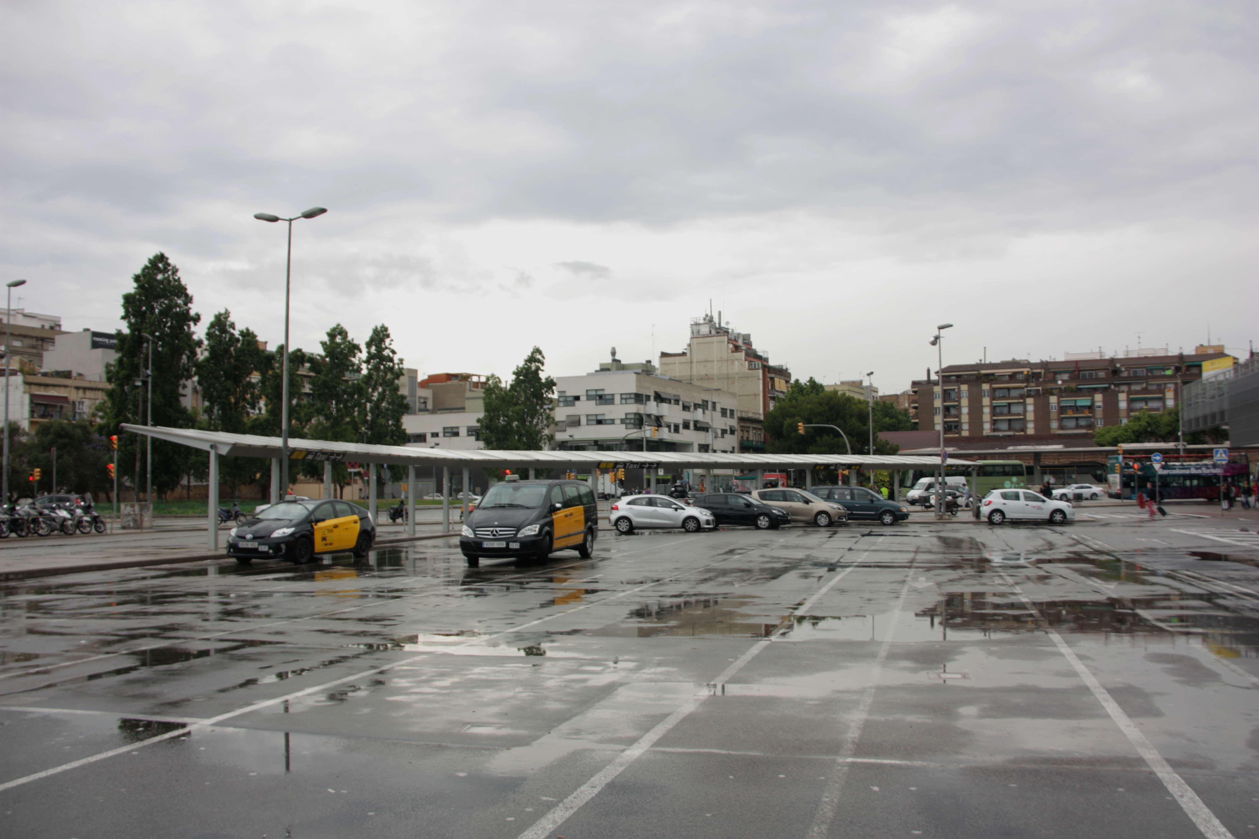 The taxi stand in Sants was almost empty due to the strike (by ACN)