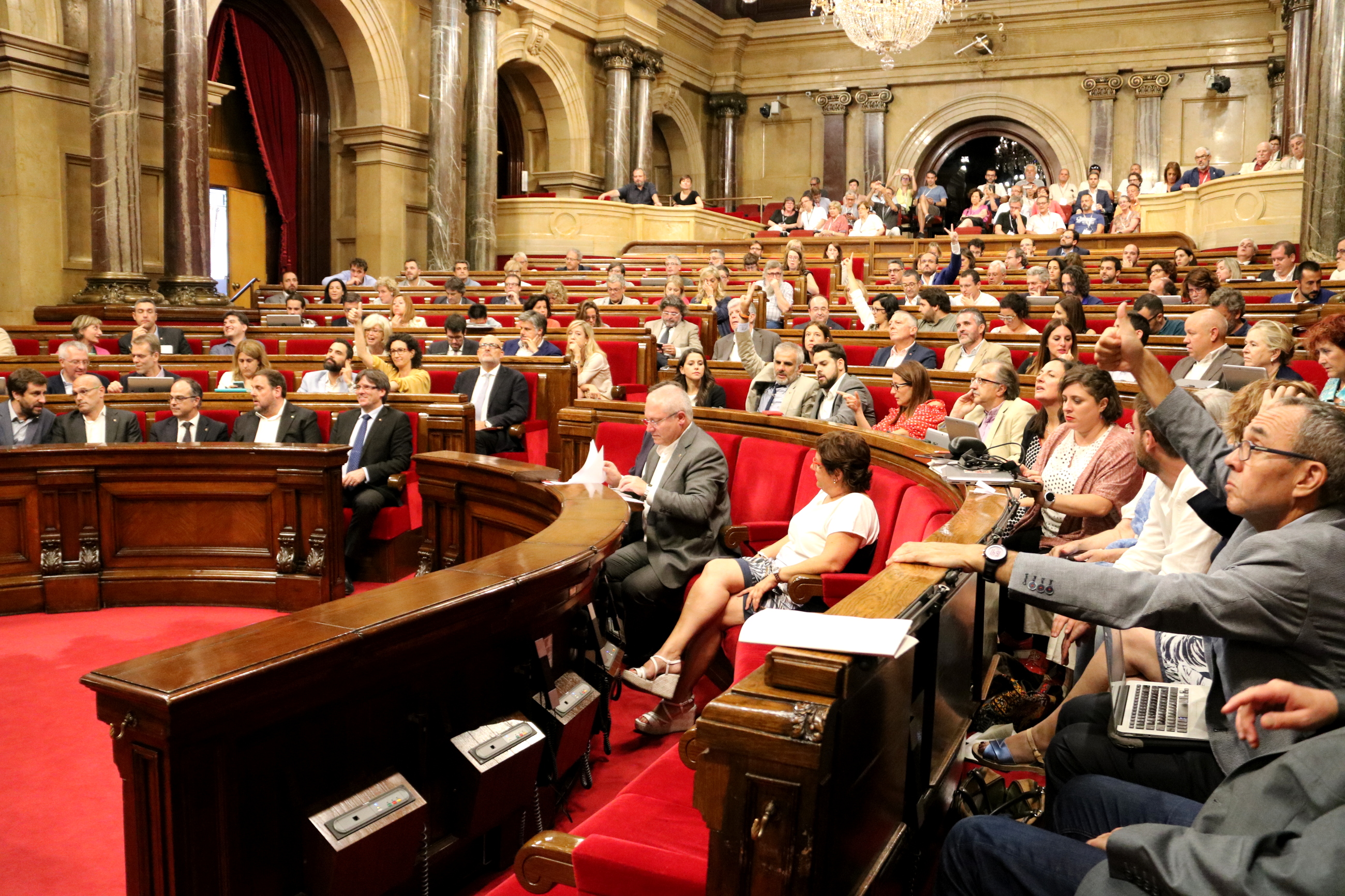 Vote on the euthanasia law proposal at the Catalan Parliament (by ACN)