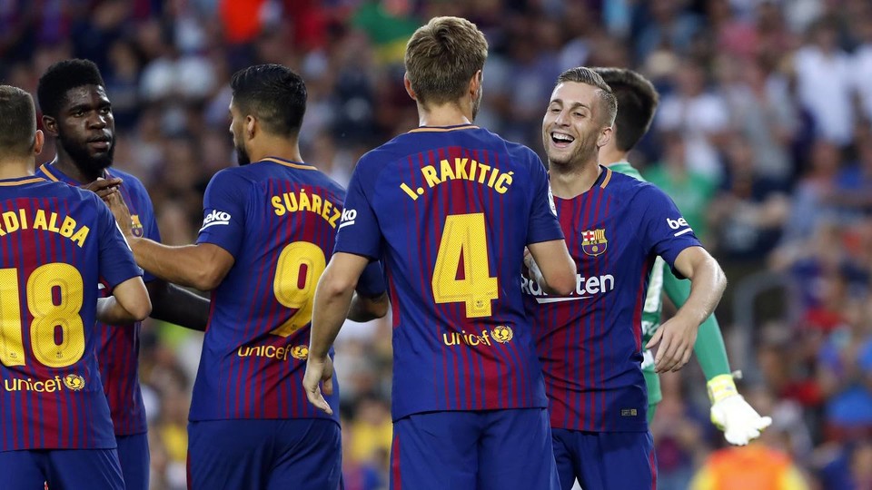 Celebrations as Deulofeu opens the scoring for FC Barcelona (by Miguel Ruiz- FCB)