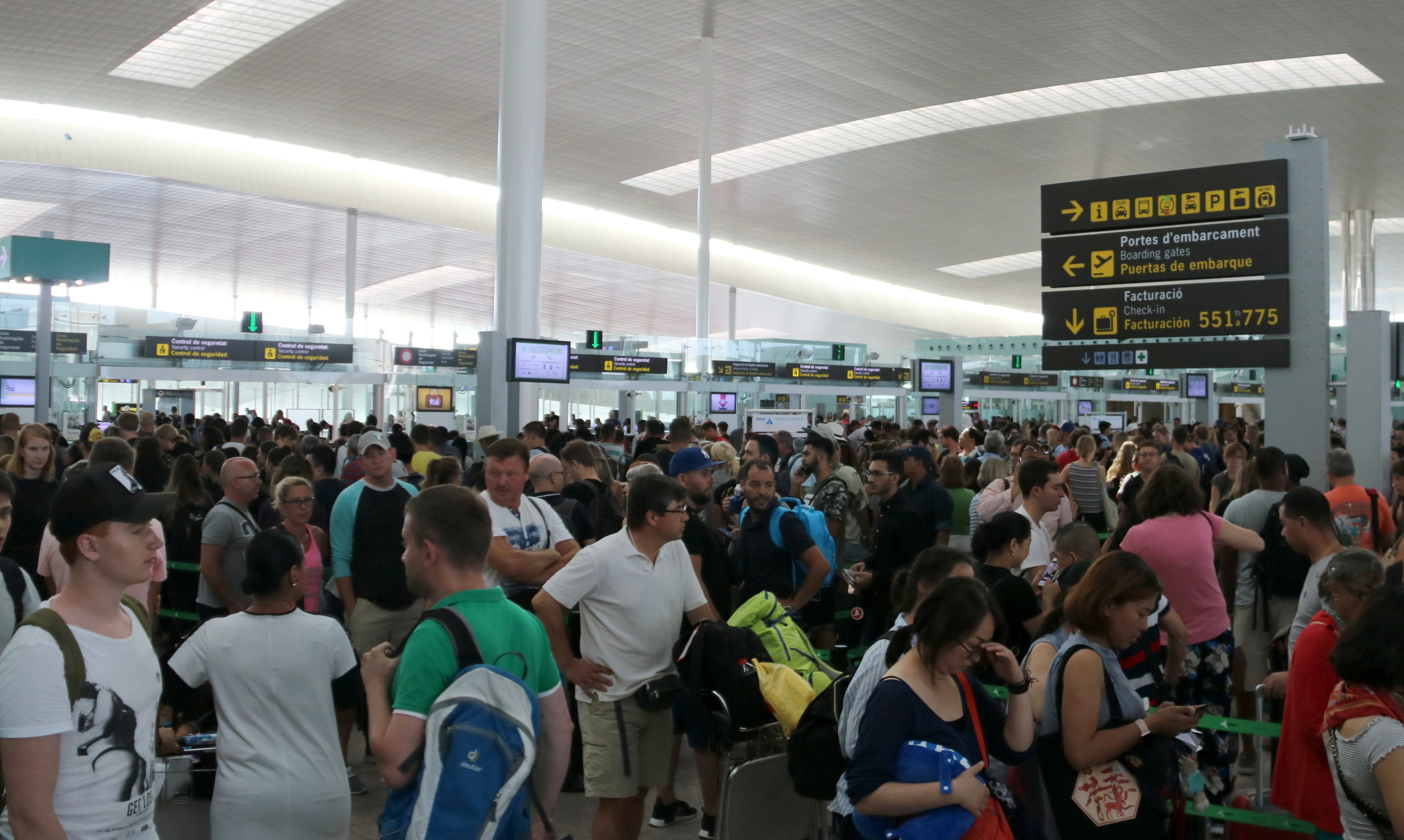 Long queues at Barcelona airport security checkpoint