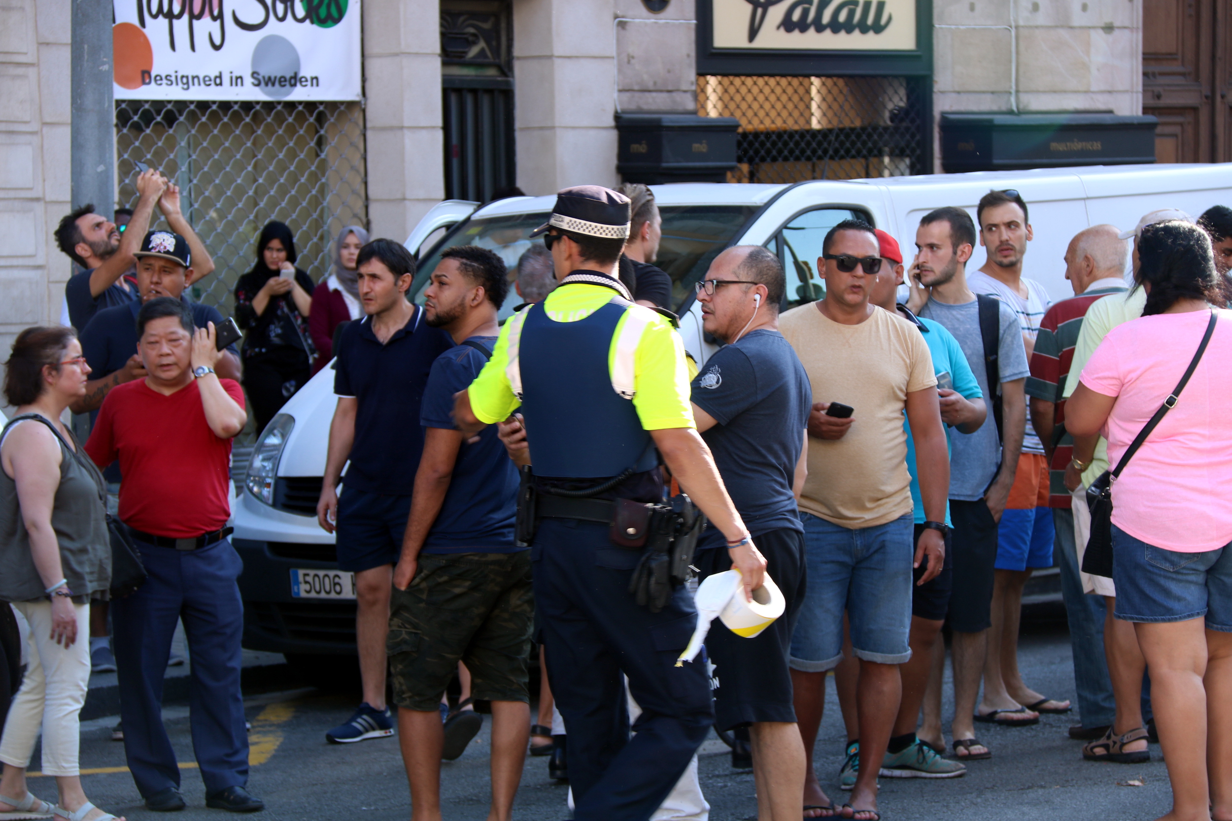 Local Police Mosses d'Esquadra keeping people away from the area (Pere Francesc)