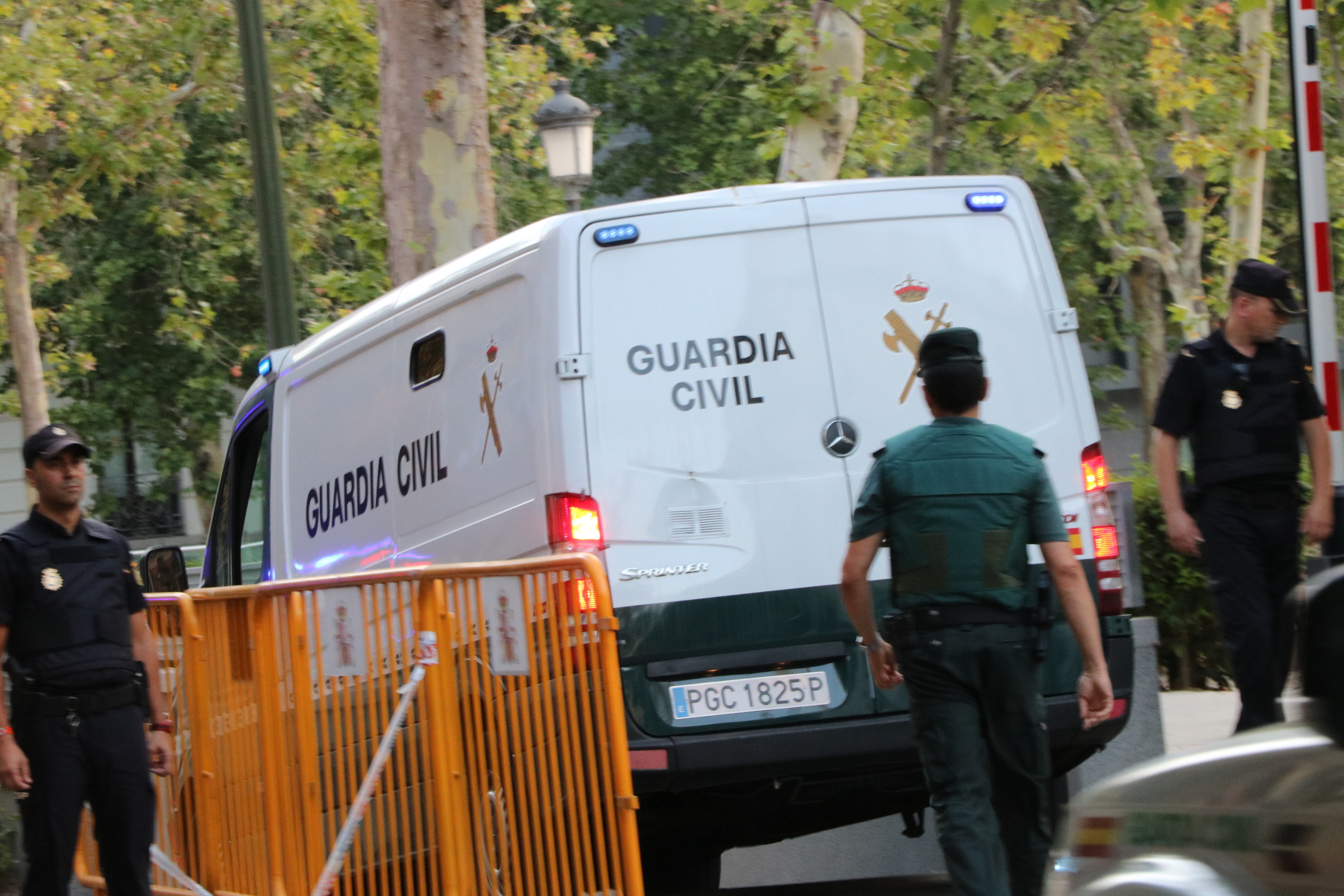 Suspects arriving in Madrid's National Court (by Roger Pi de Cabanyes)