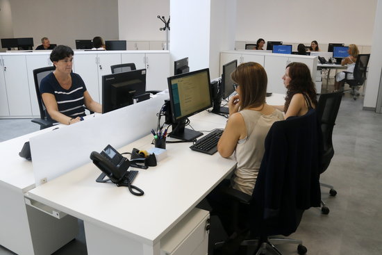 Workers at the Tax Agency office in Vilafranca del Penedès (by Jordi Pujolar)