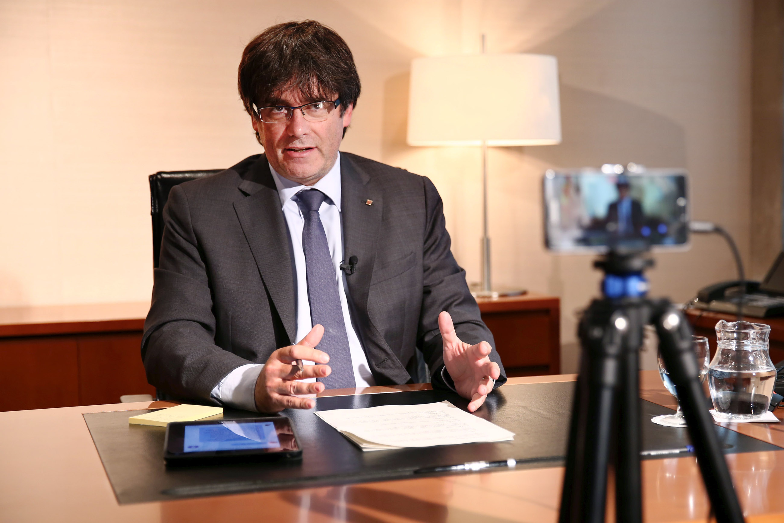 Puigdemont during the on-line chat (by Jordi Bedmar/Generalitat de Catalunya)