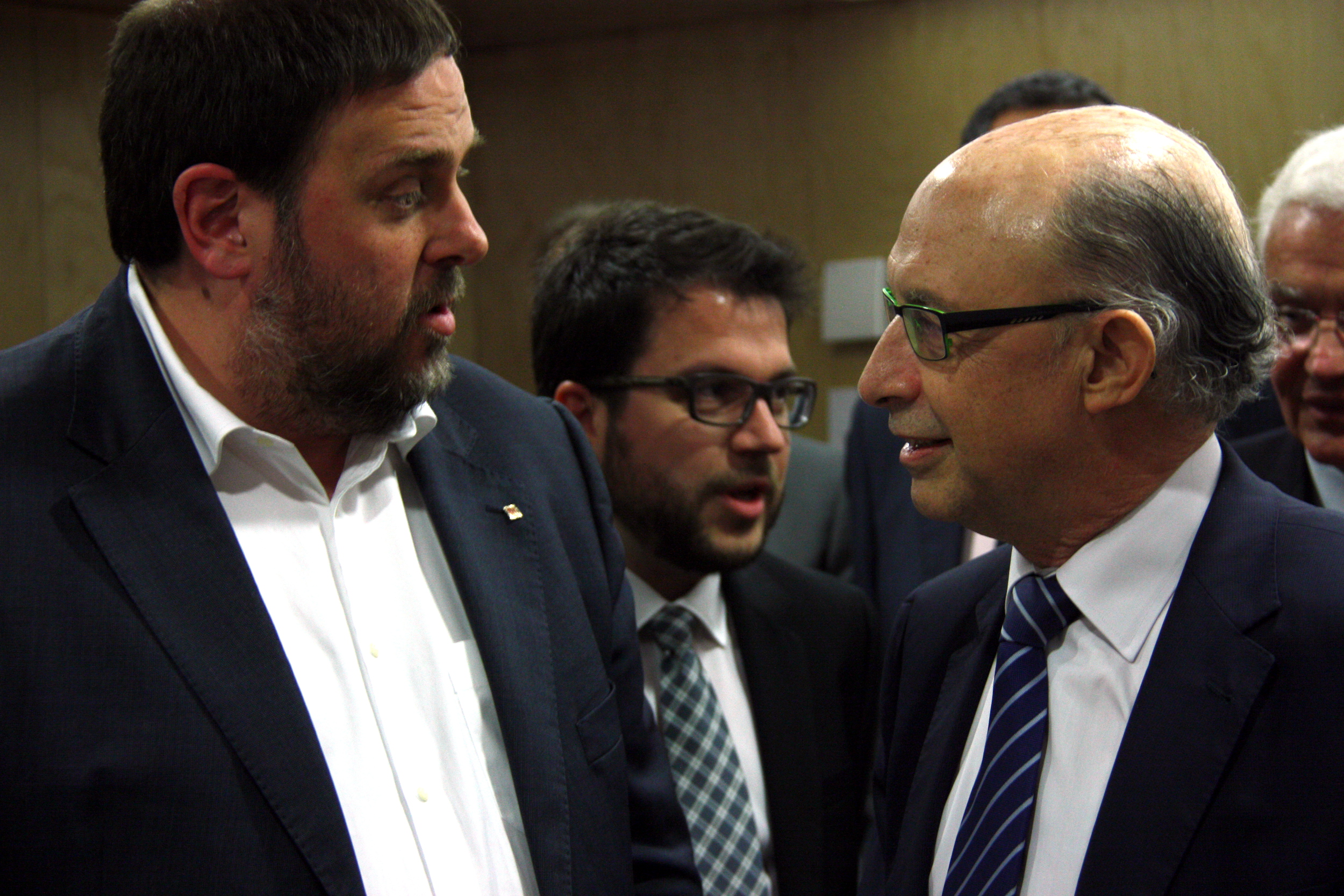 Catalan treasury minister, Oriol Junqueras, and his counterpart, Cristóbal Montoro