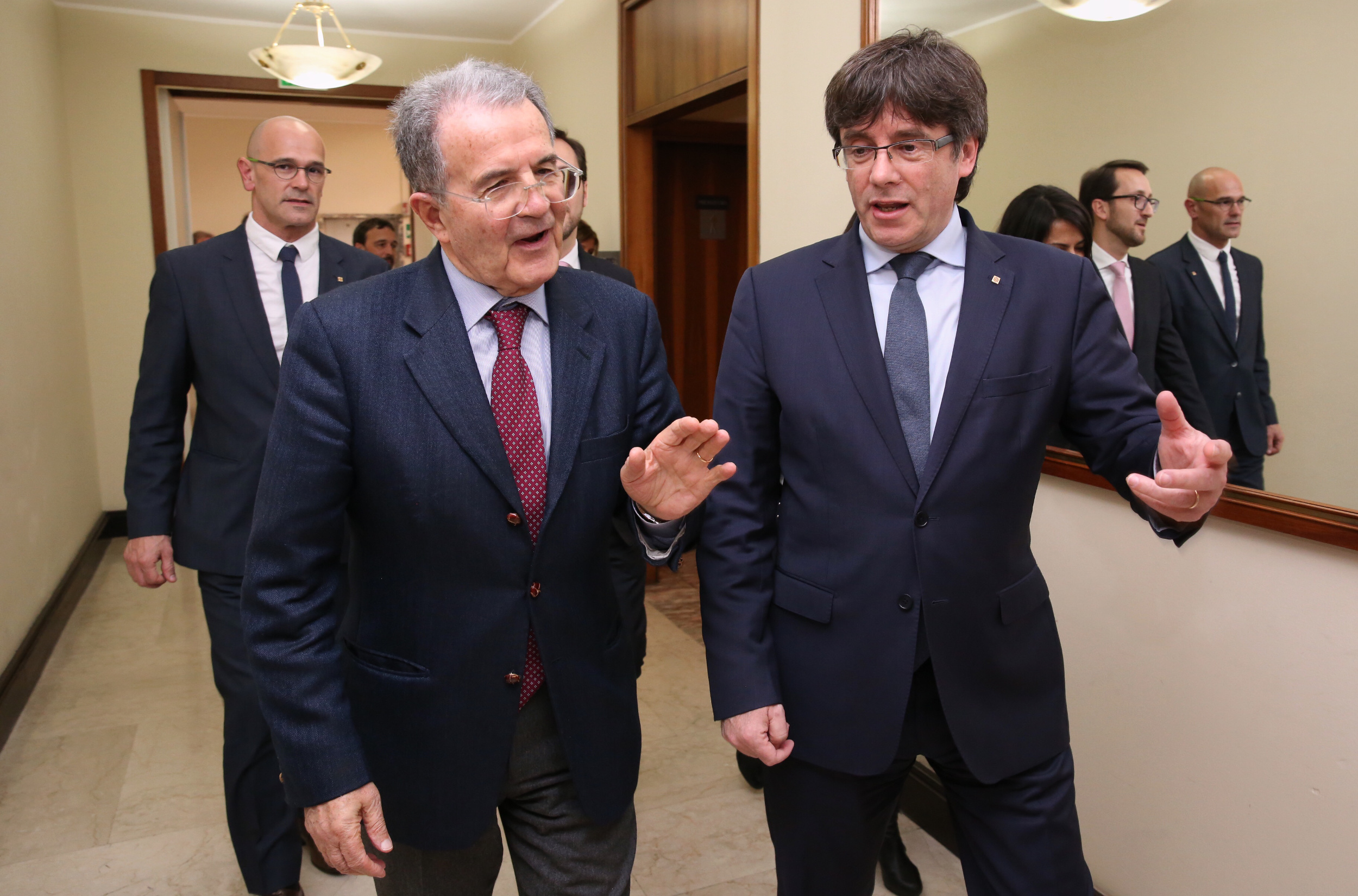 The President of the Generalitat, Carles Puigdemont, with former Italian PM and former President of the European Commission, Romano Prodi in Bologna in April