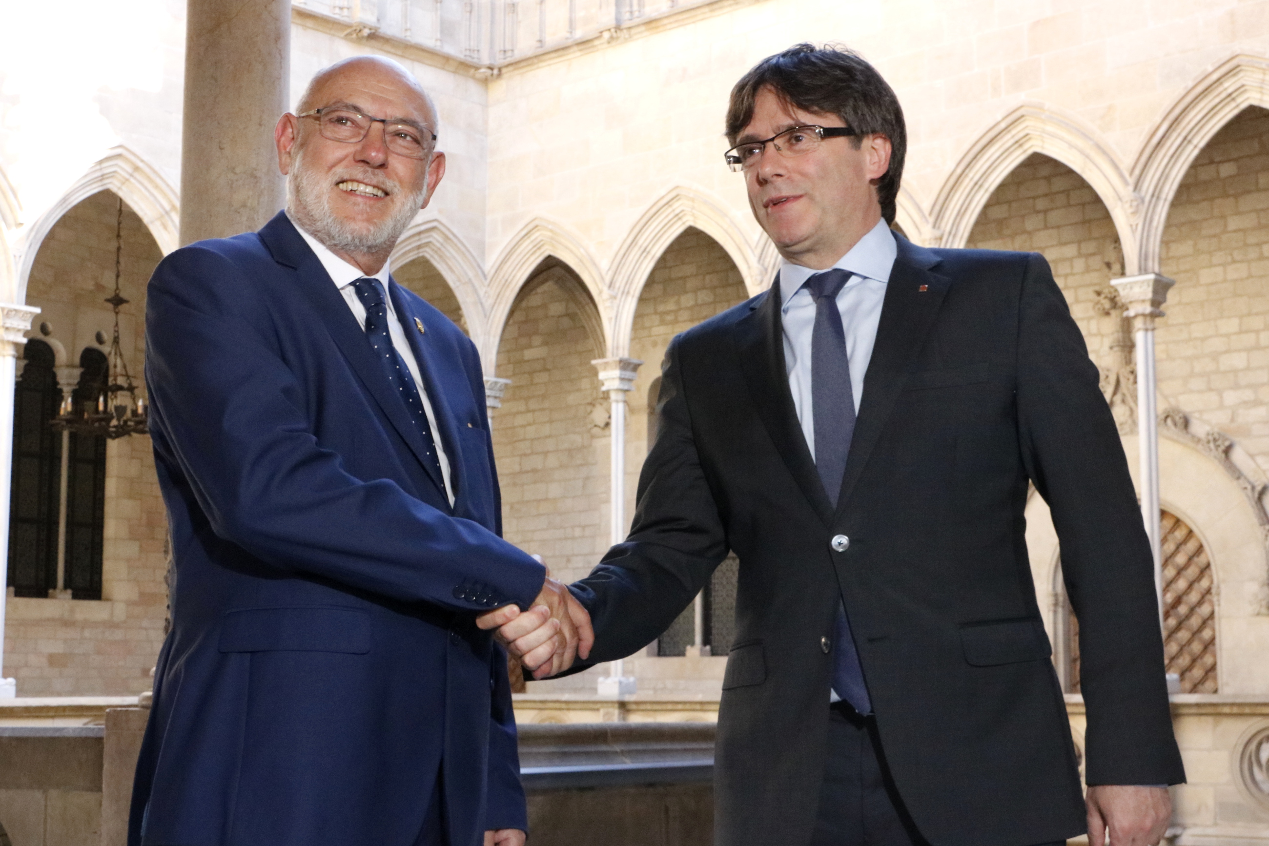 Spain's Attorney General José Manuel Maza (left) and Catalan president Carles Puigdemont (by ACN)