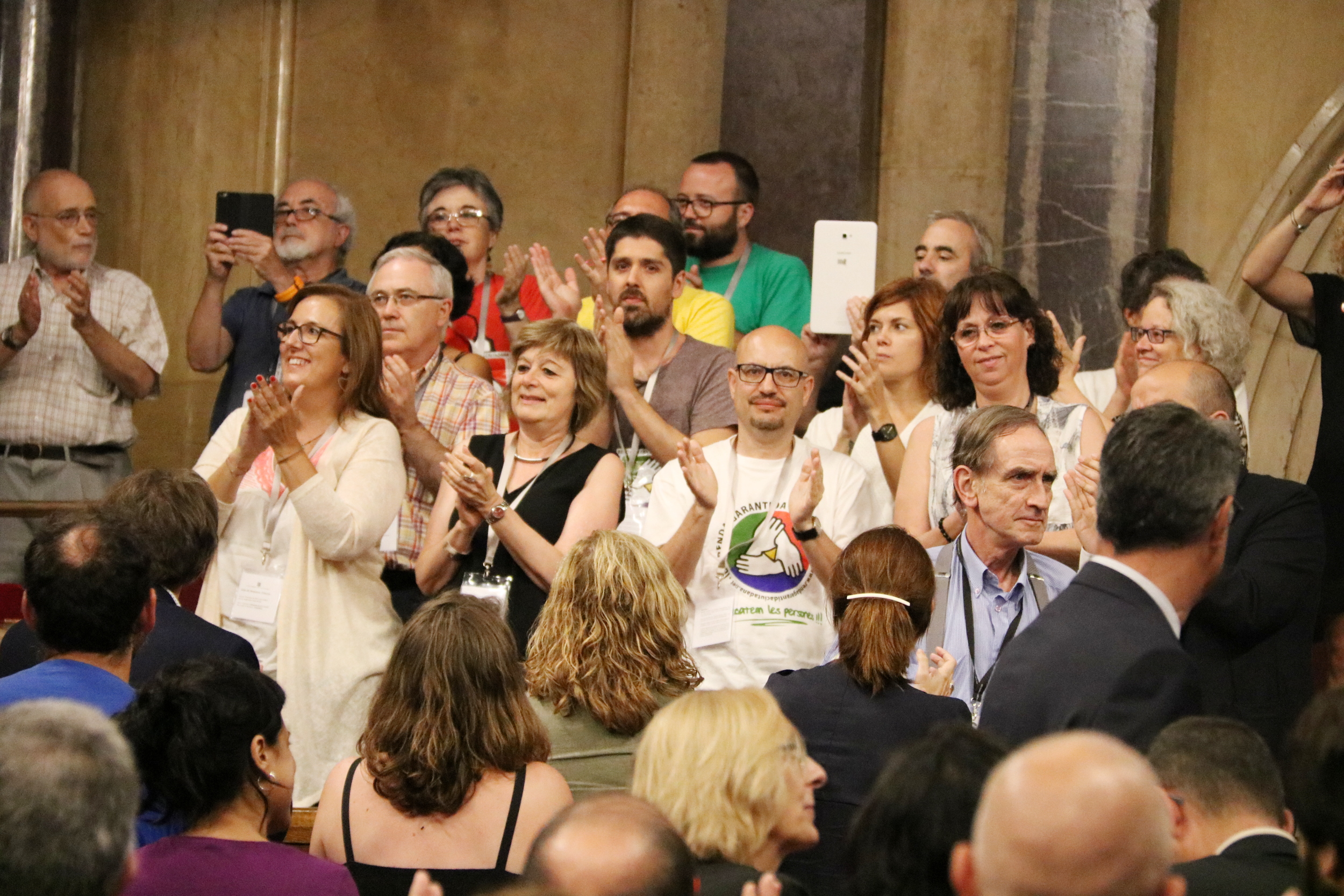 Promoters of the citizens' initiative in the Catalan Parliament on the day the guaranteed minimum income bill was passed (by ACN)