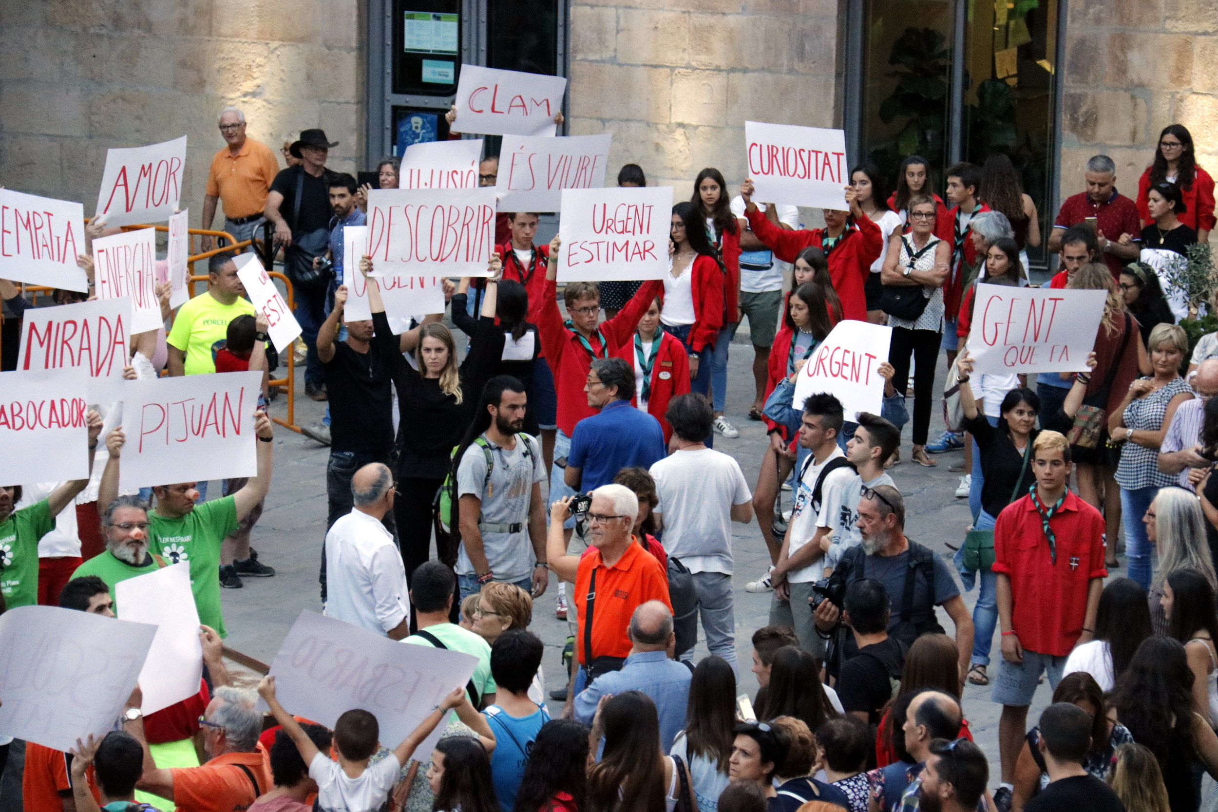 The inaugurating performance 'urGENTestimar' on Thursday (by ACN)