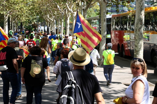 Protestors start to fill the streets for independence rally (by ACN)