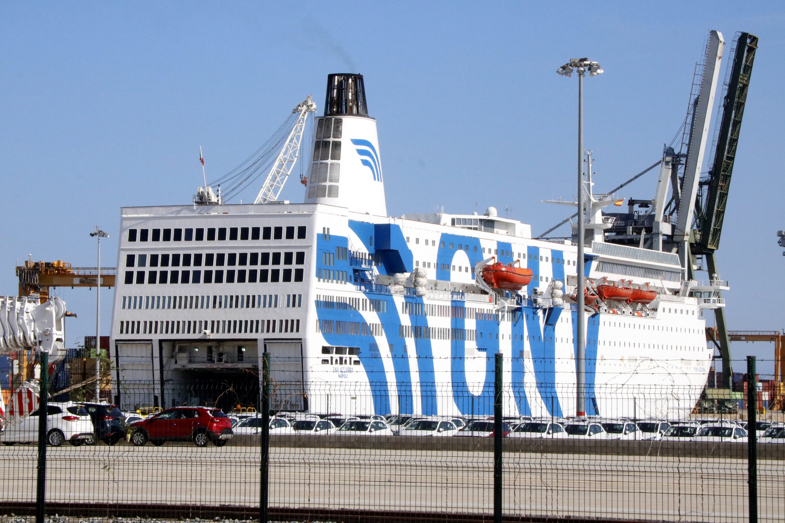 The GNV Azzurro in the Port of Tarragona by order of Spain (by Roger Segura)