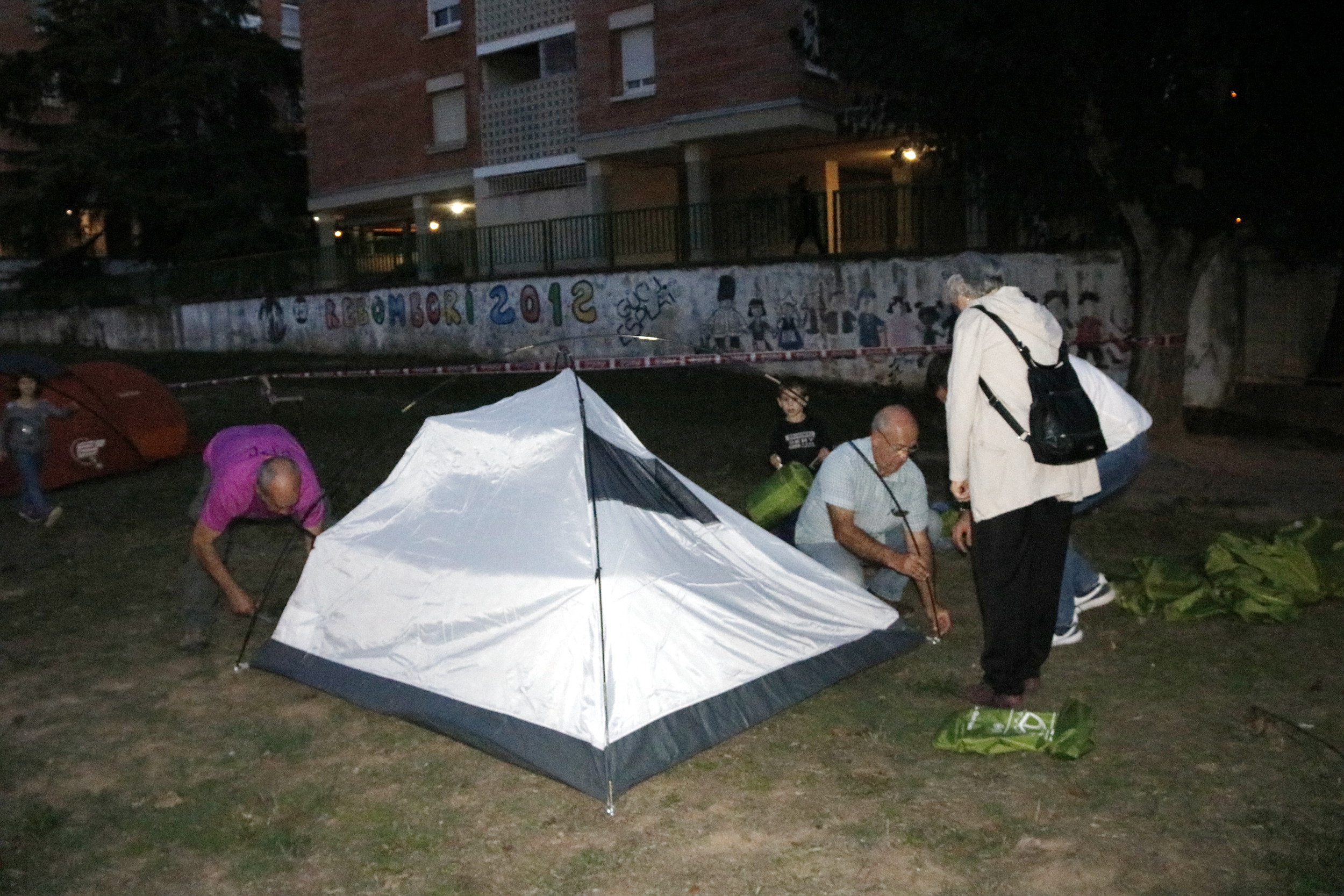 A tent outside a school to be used as a polling station in central Catalonia (by Mar Martí)